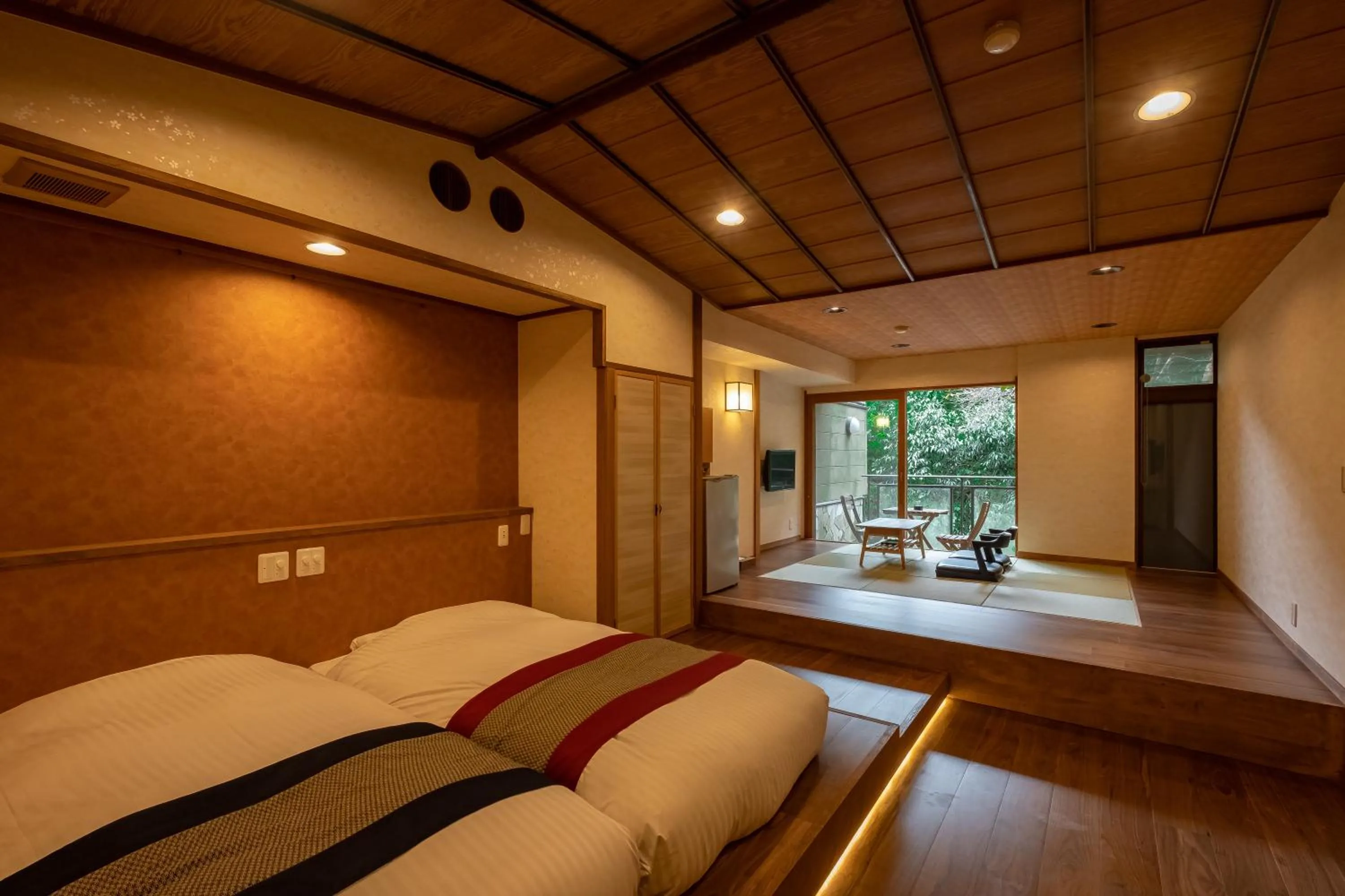 Photo of the whole room, Bed in Hakuunsou