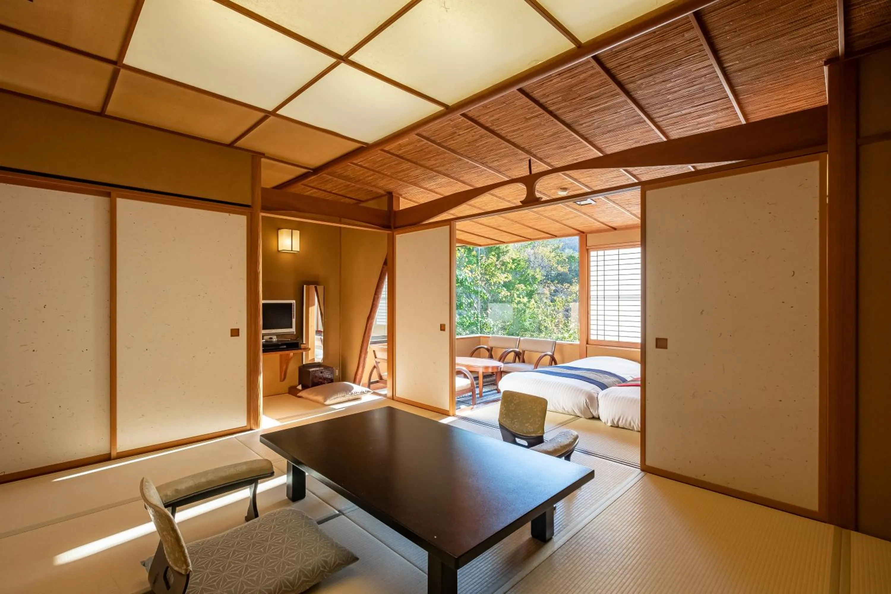Photo of the whole room, Bed in Hakuunsou
