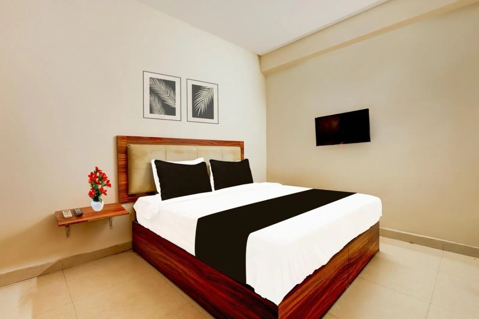 Bedroom, Bed in Hotel O Akshaya Enikepadu