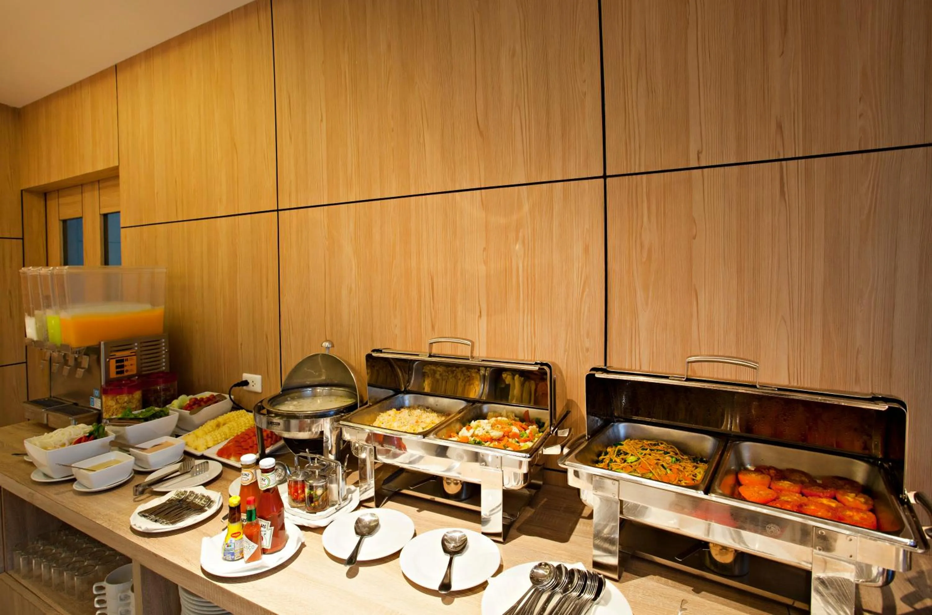 Restaurant/places to eat in Paripas Patong Resort