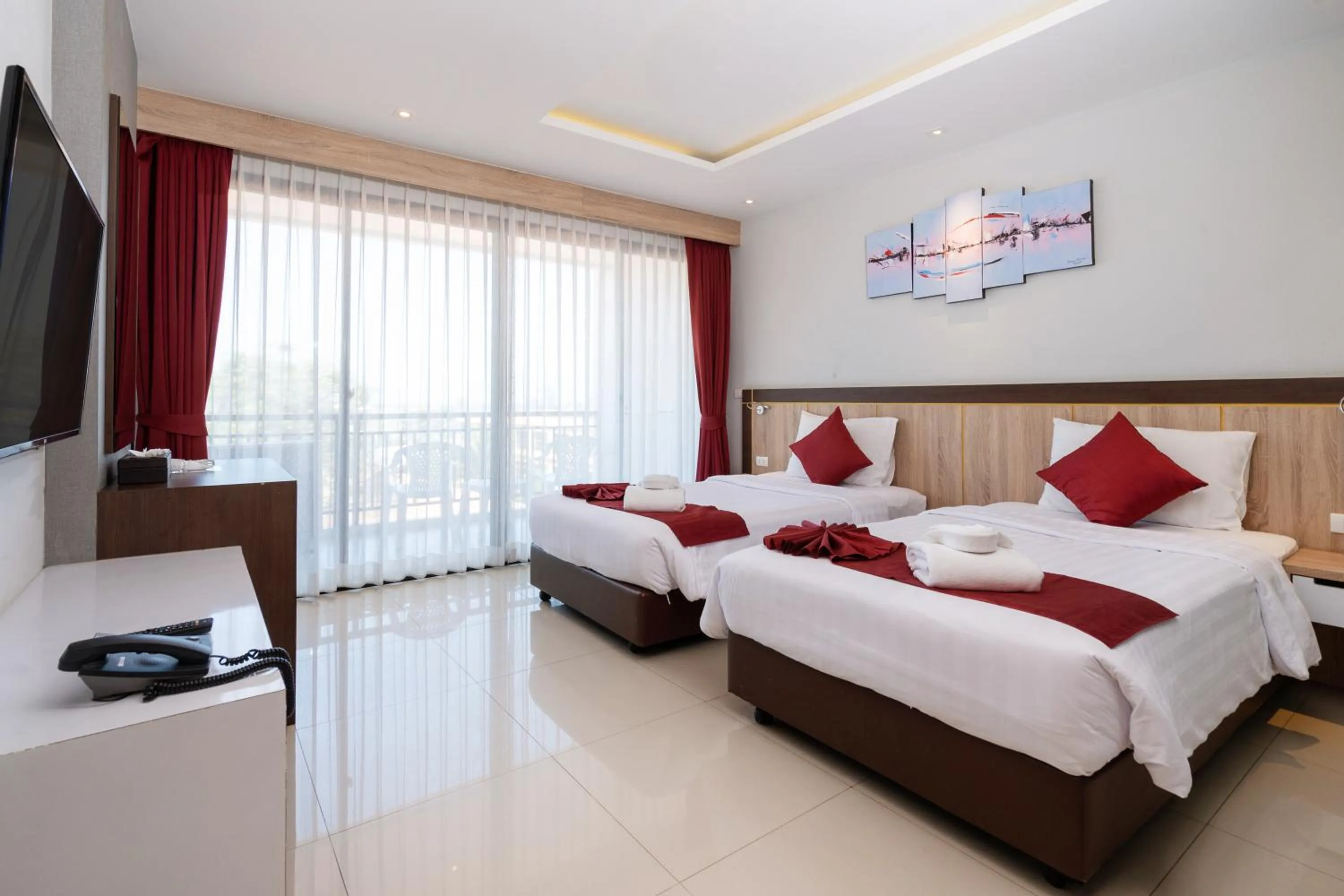 Bed in Paripas Patong Resort