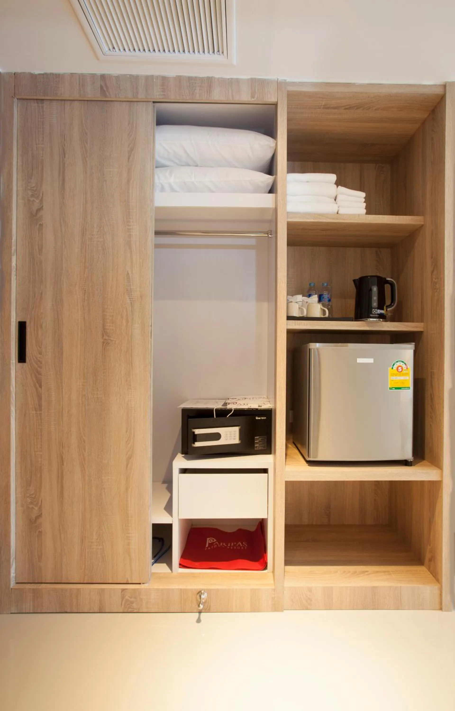 Coffee/tea facilities in Paripas Patong Resort