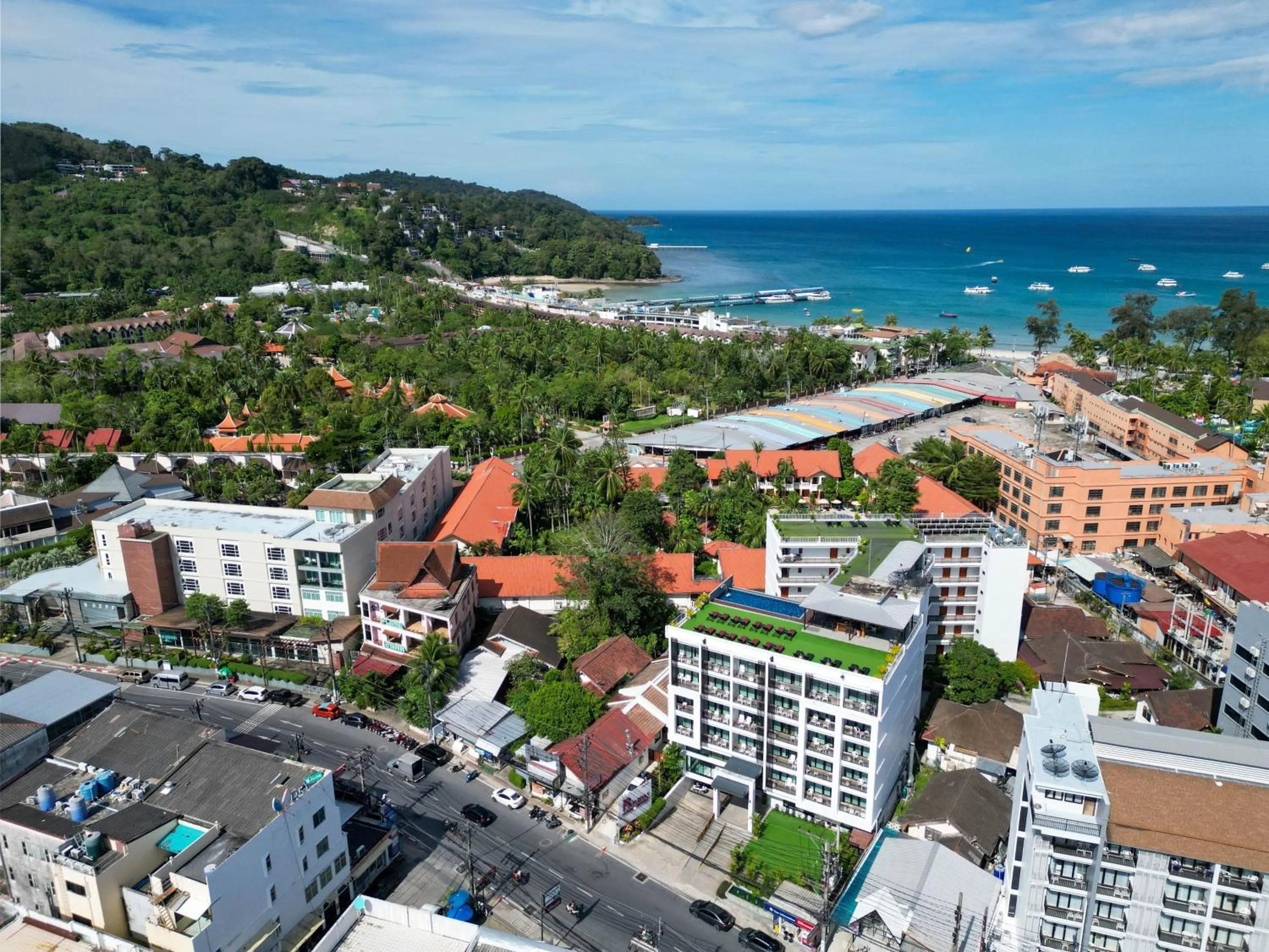 Property building in Paripas Patong Resort