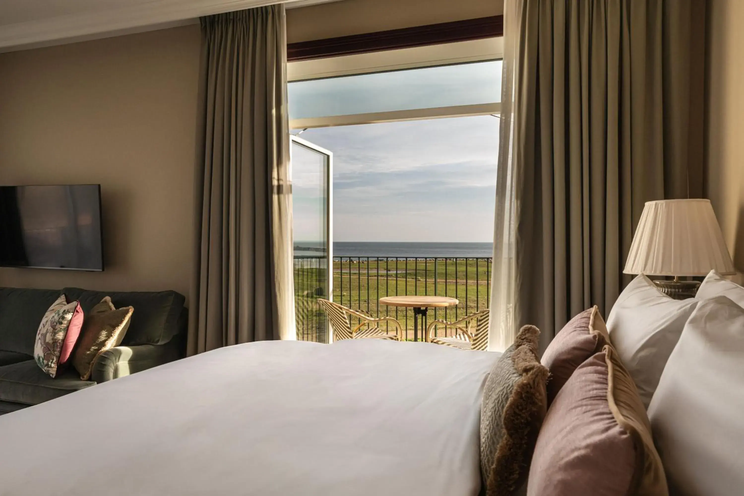 Deluxe Suite - single occupancy in Rox Resort Deluxe Suite - single occupancy in Rox Resort