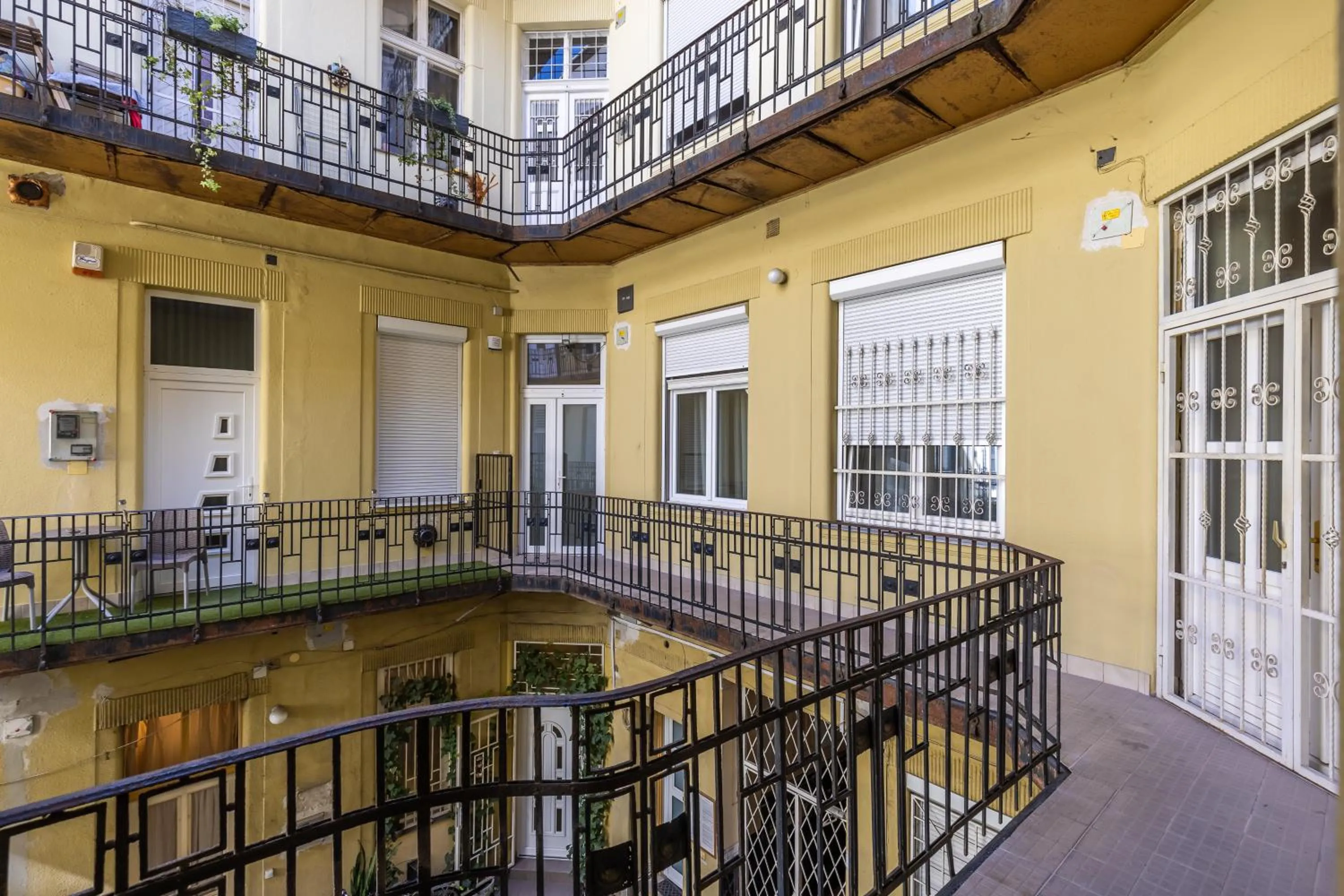 Real Apartments Lovag
