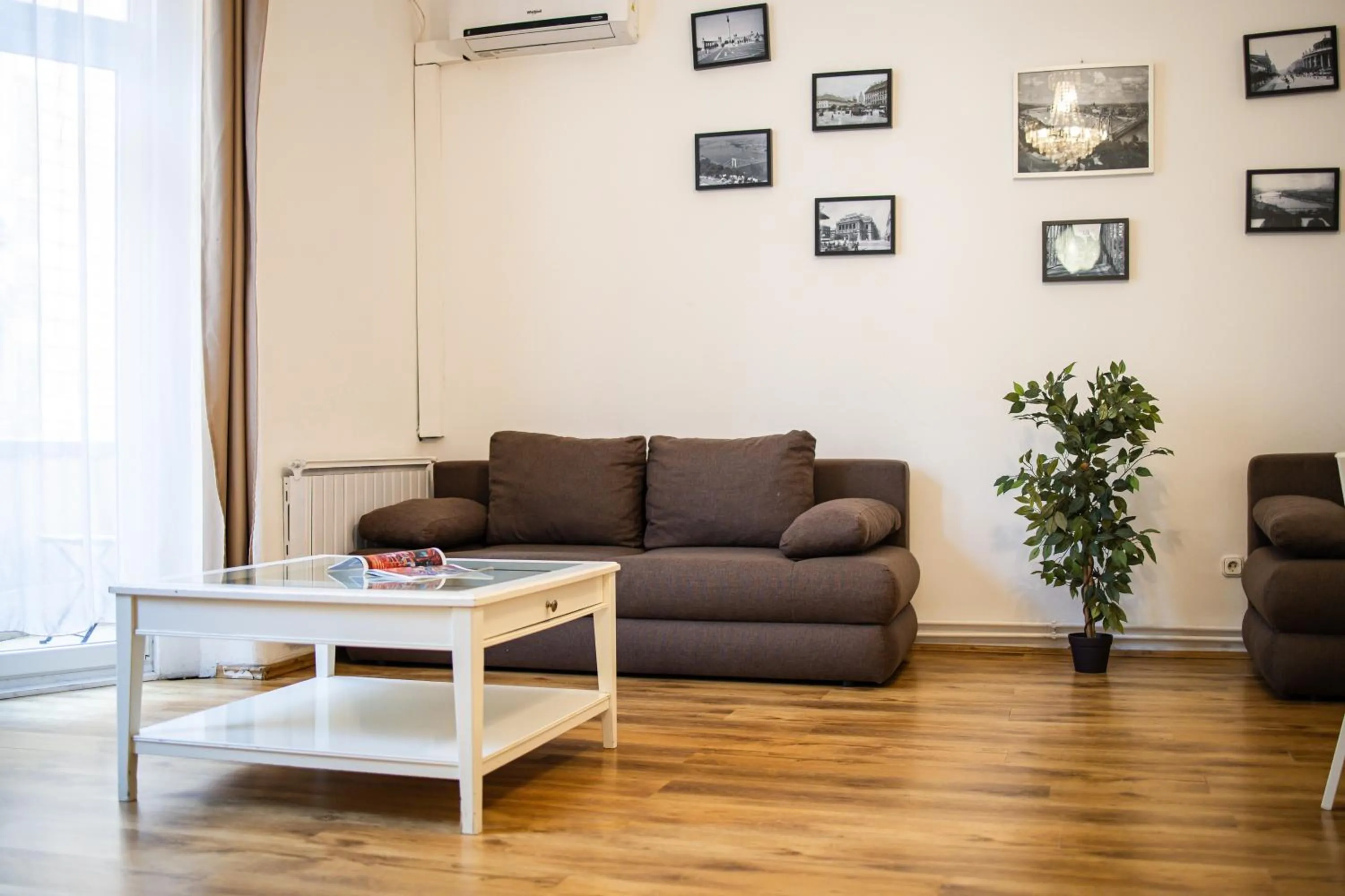 Real Apartments Lovag