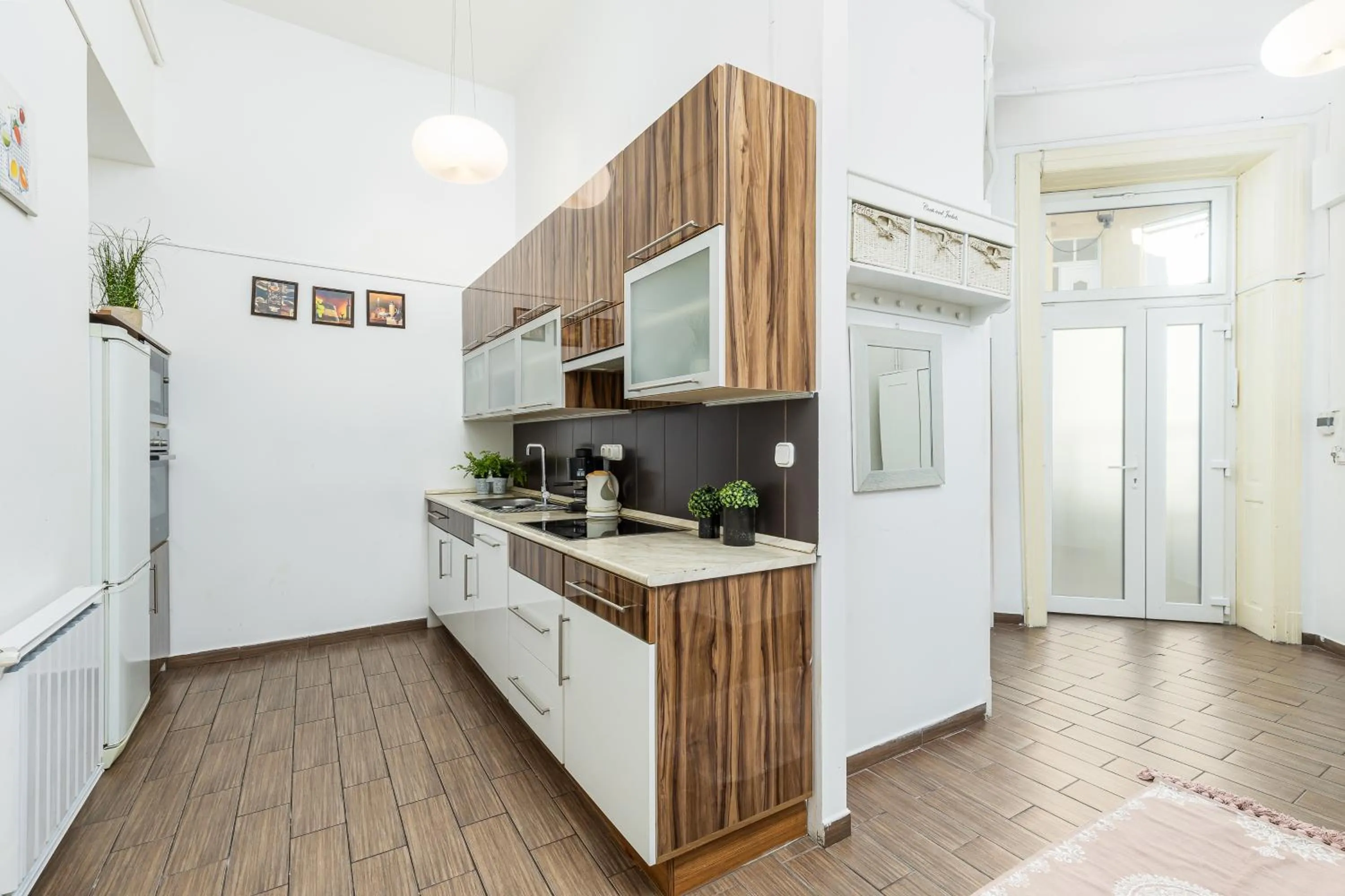 Real Apartments Lovag