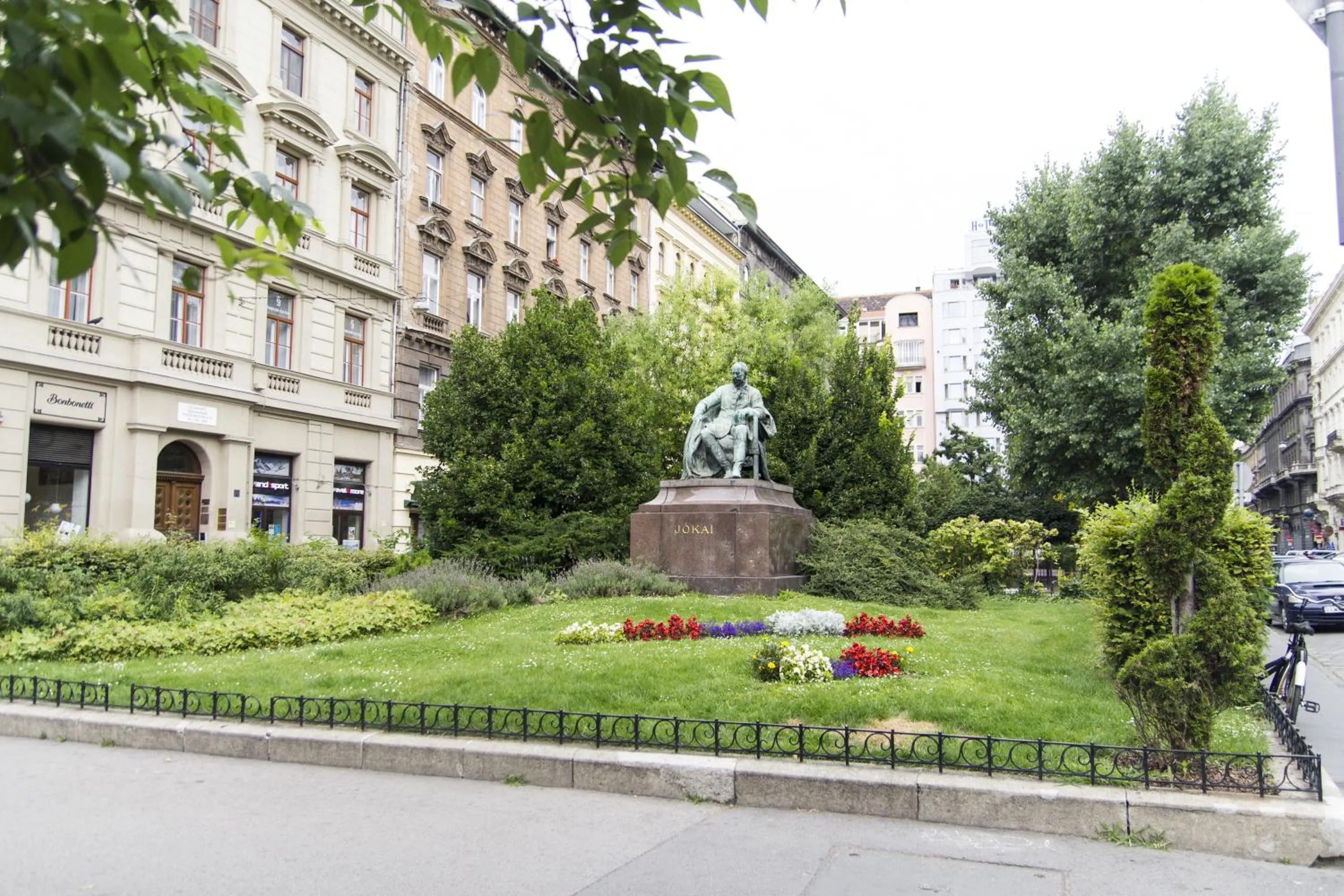 Nearby landmark in Real Apartments Lovag
