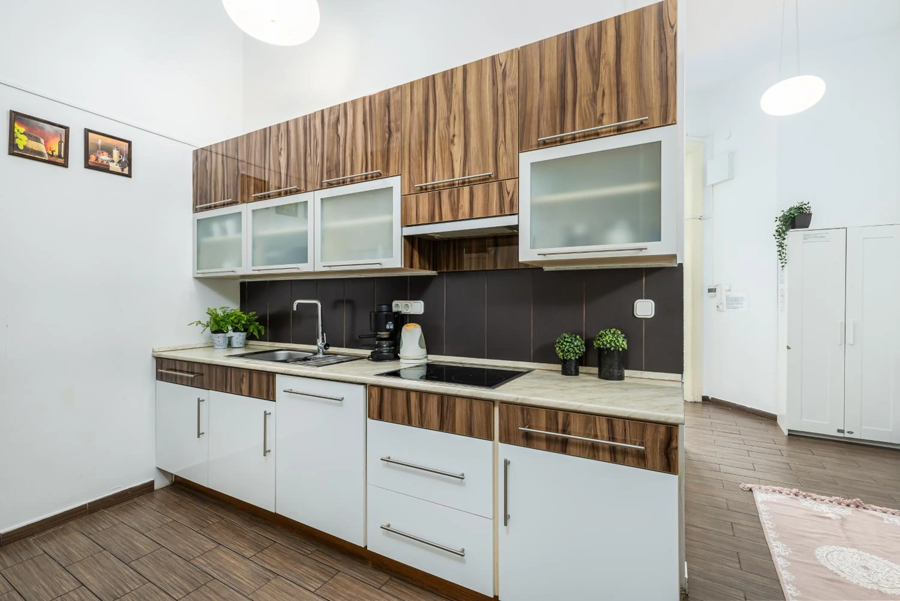 Real Apartments Lovag