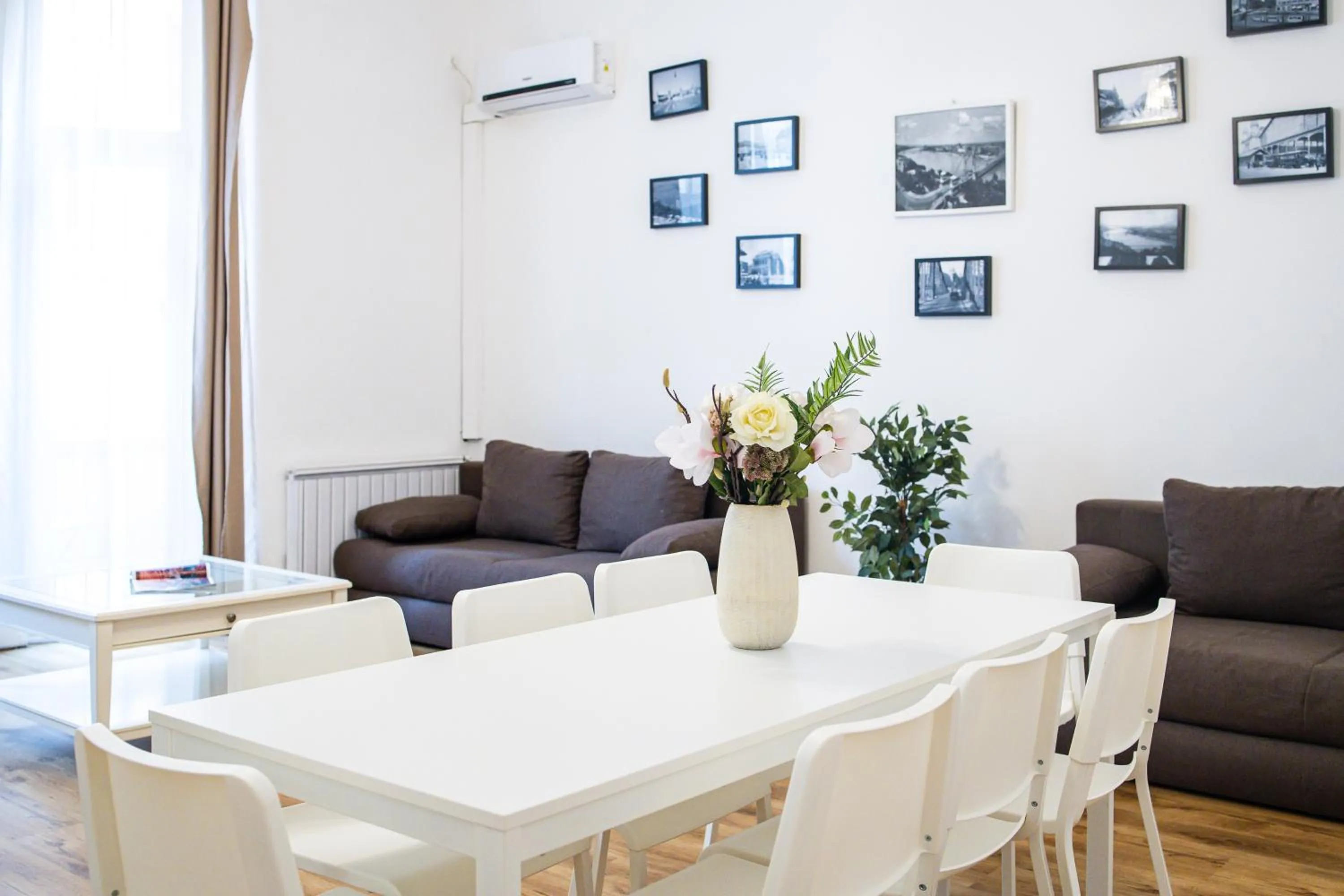 Real Apartments Lovag