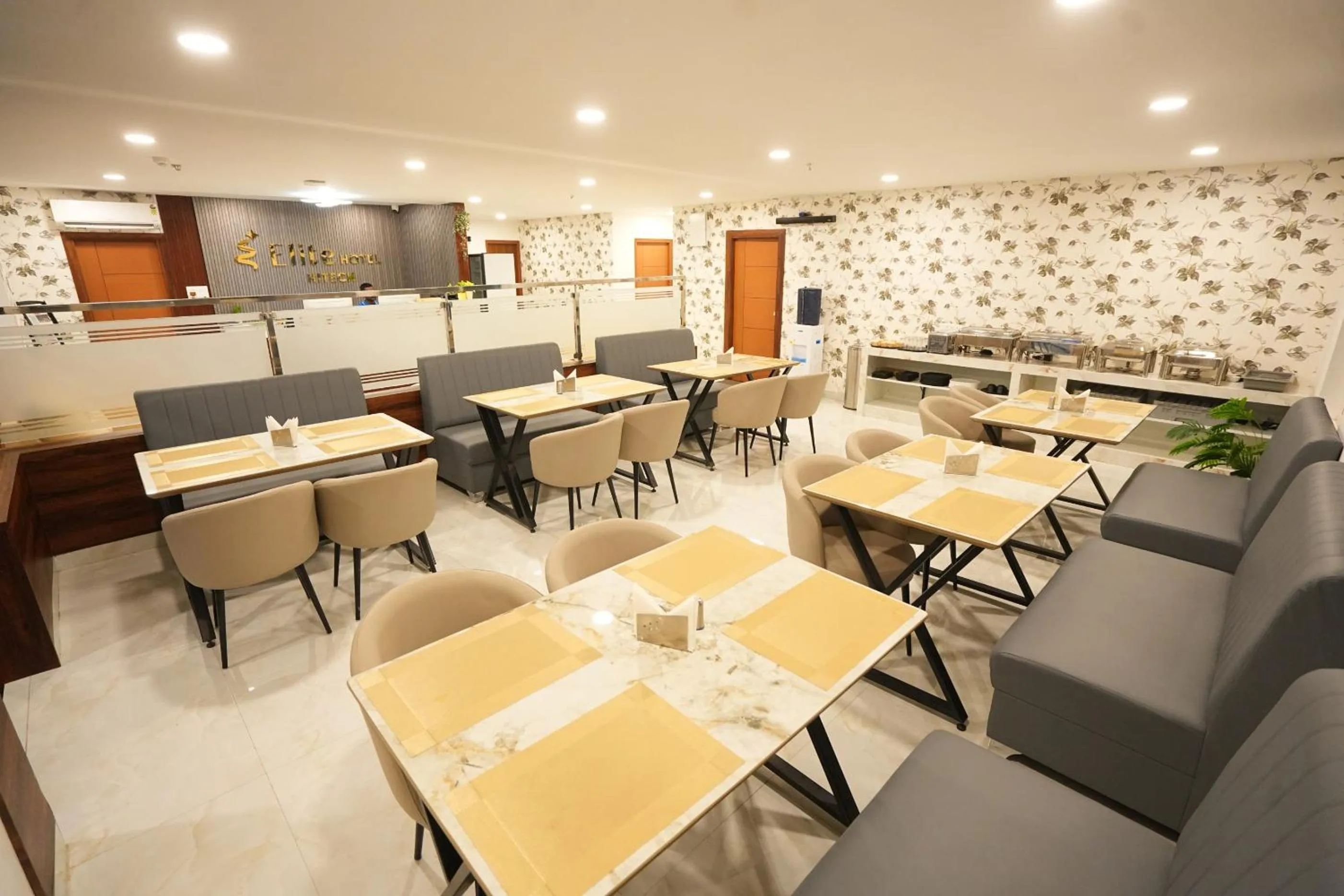 Restaurant/places to eat in Elite Hotel HITECH