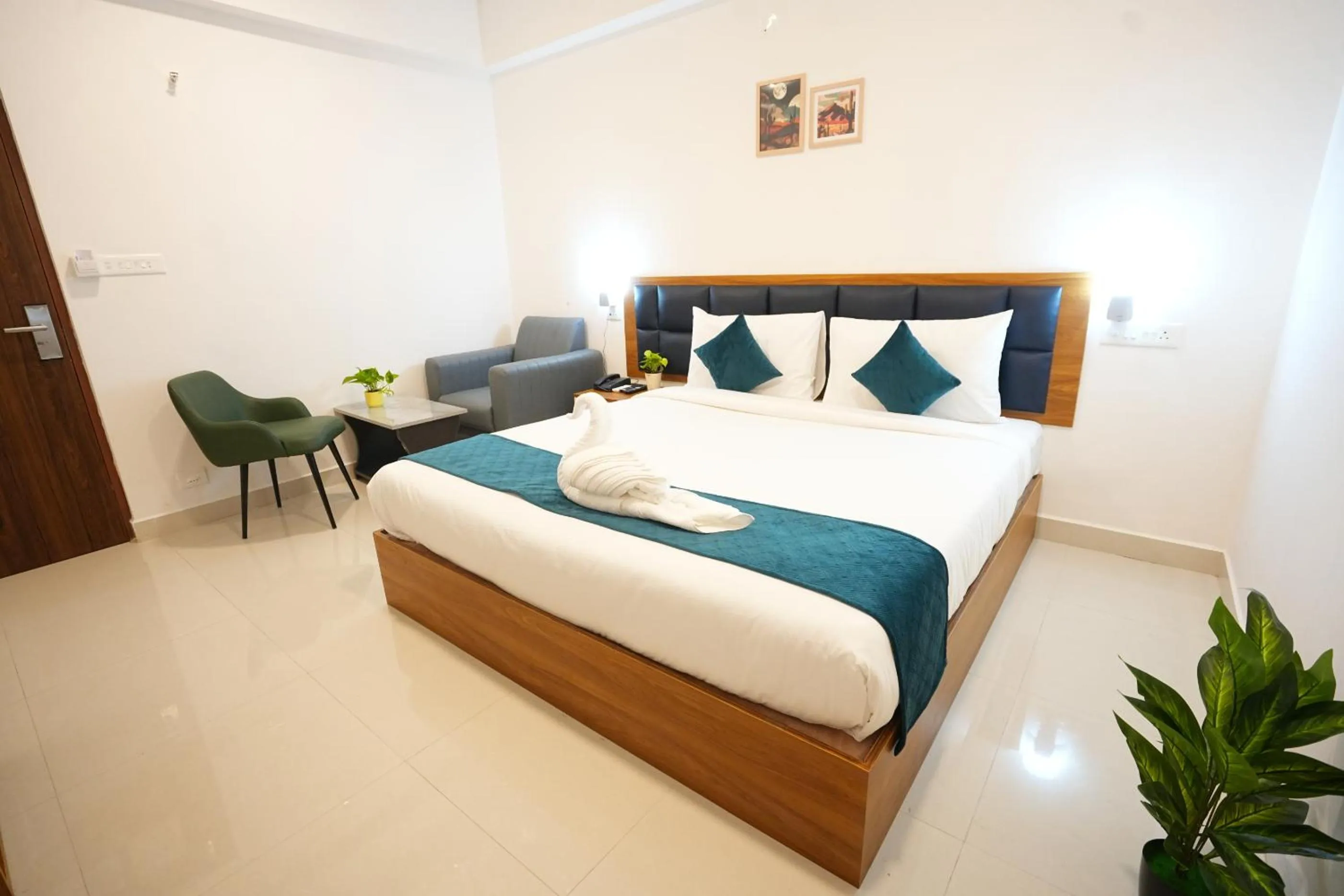 Bed in Elite Hotel HITECH