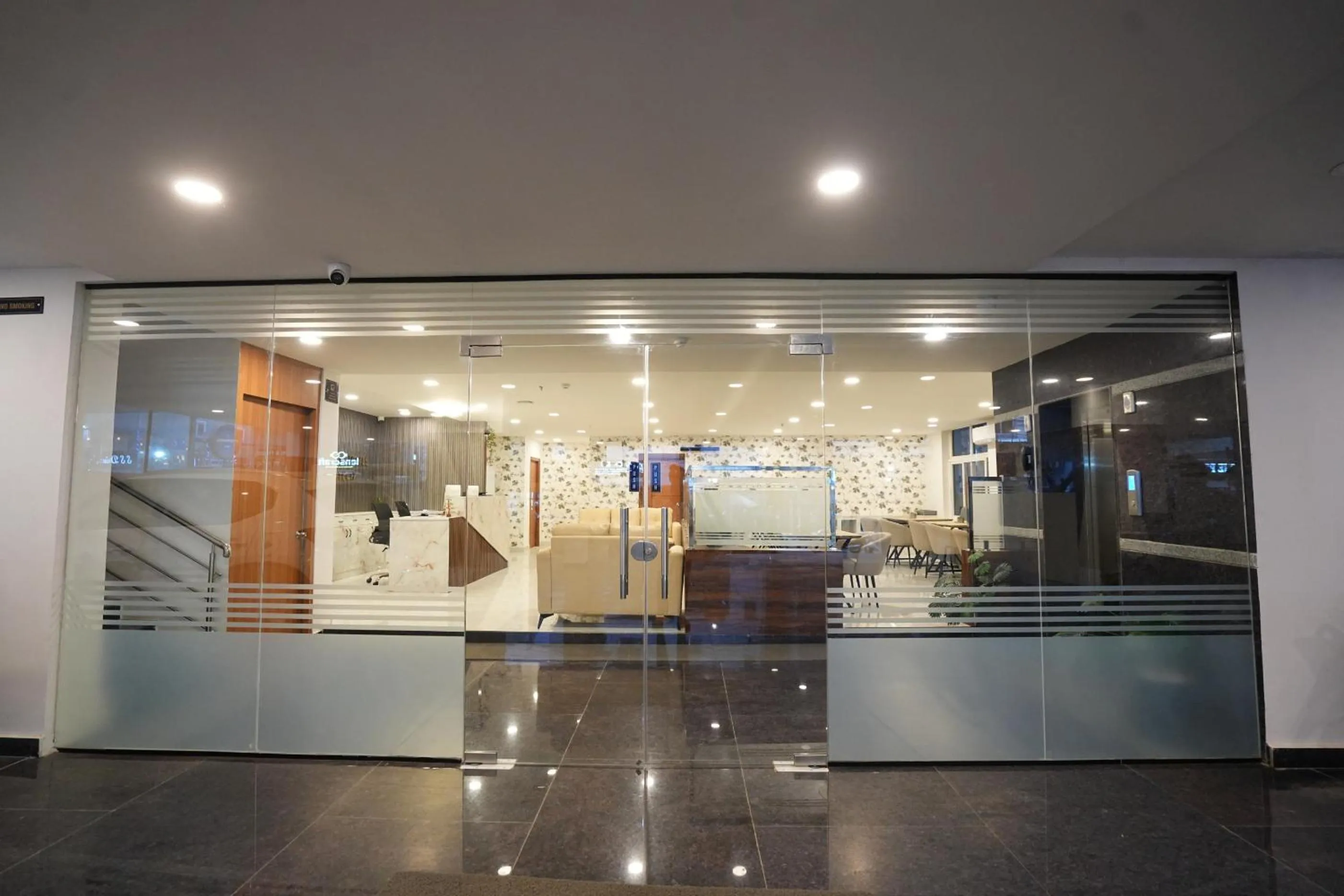 Facade/entrance in Elite Hotel HITECH