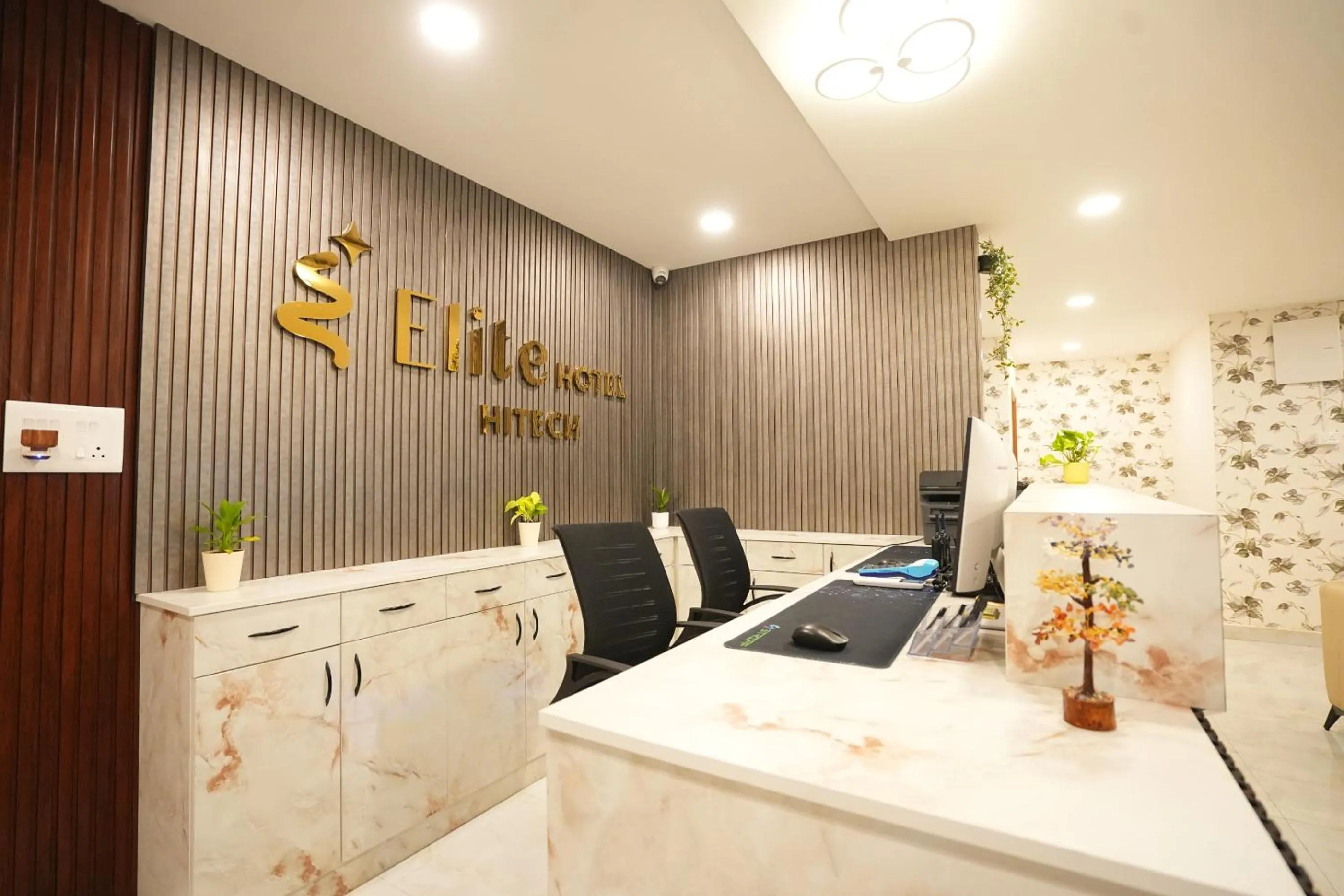 Lobby or reception in Elite Hotel HITECH