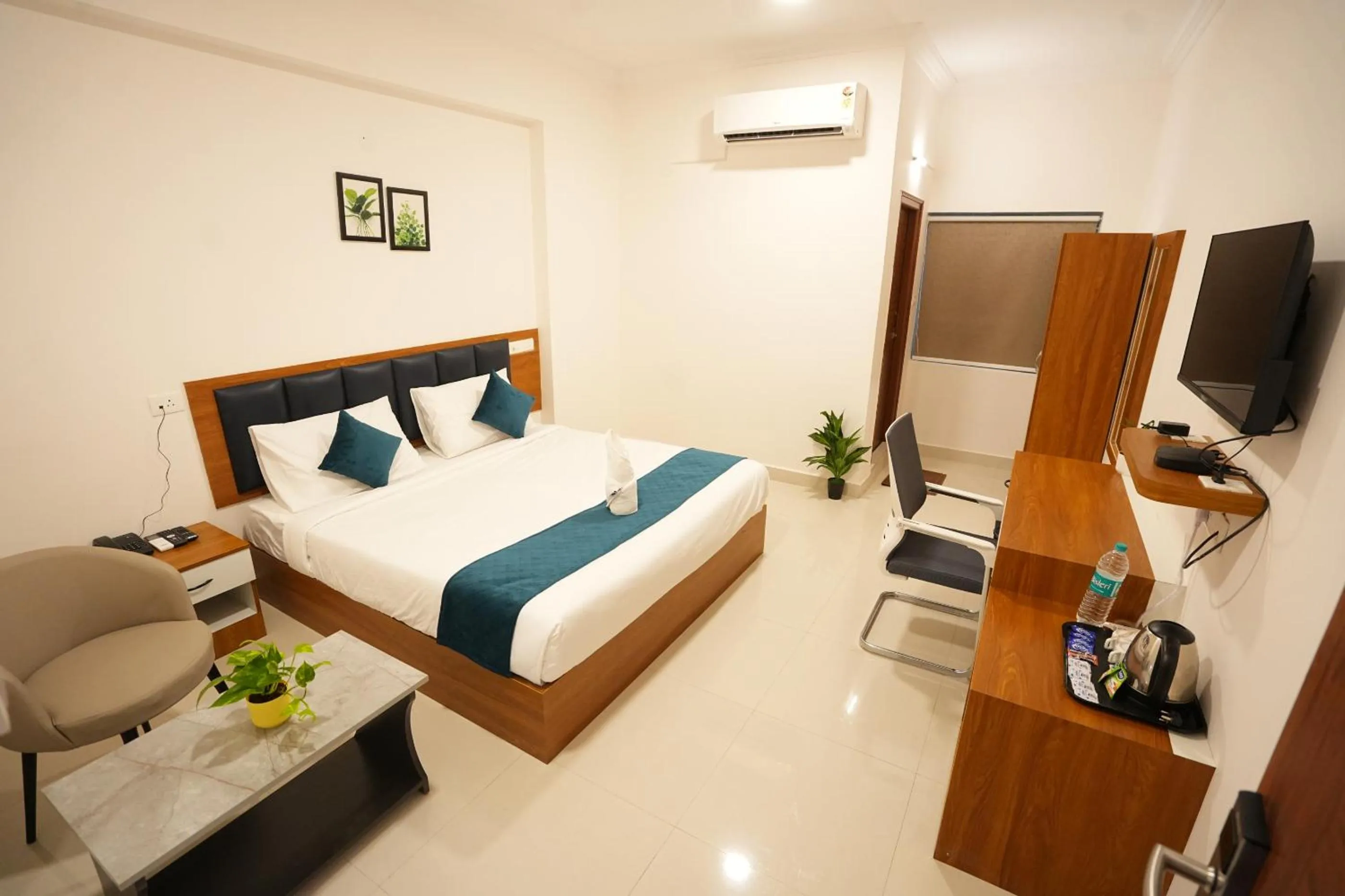 Photo of the whole room, Bed in Elite Hotel HITECH