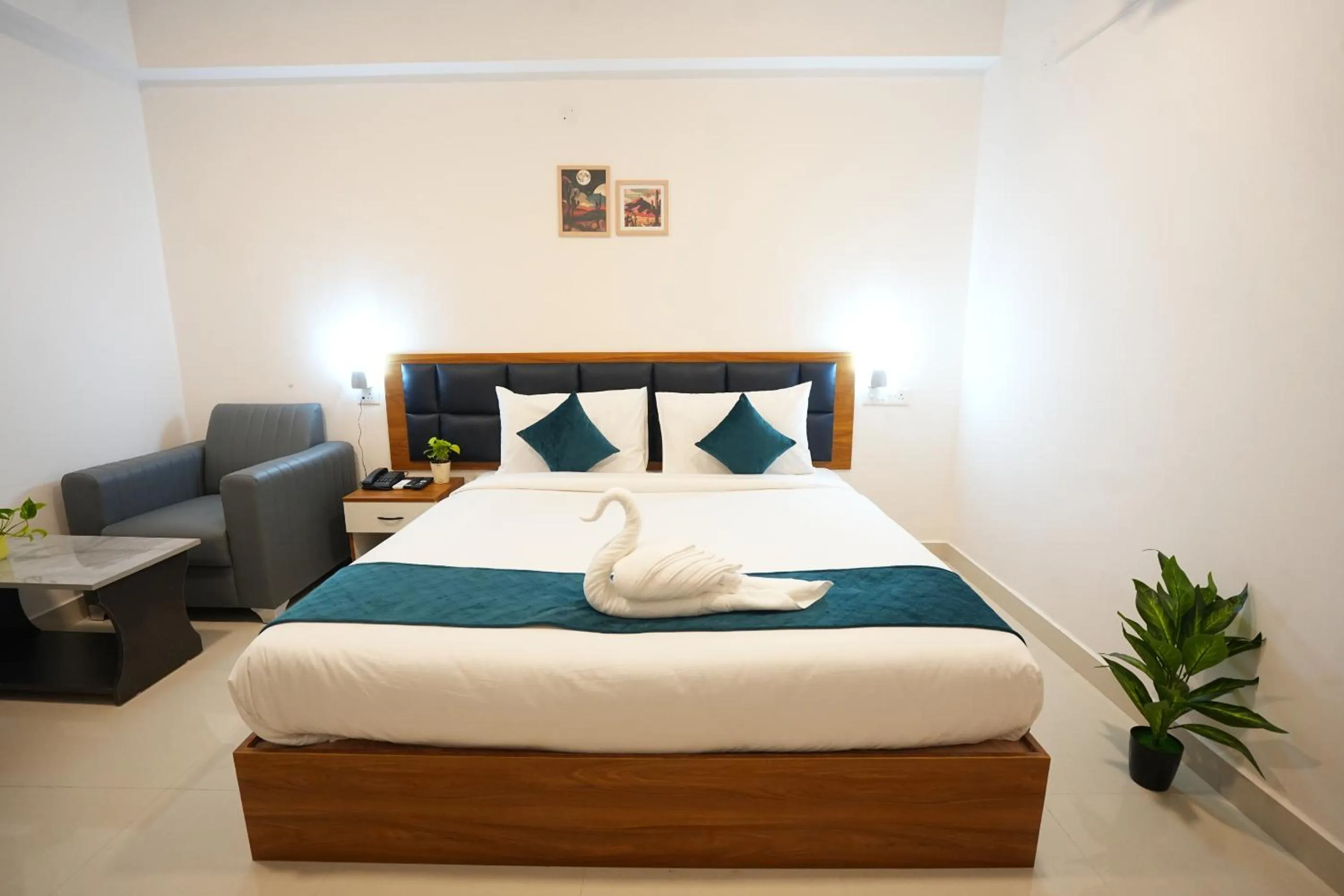 Bed in Elite Hotel HITECH