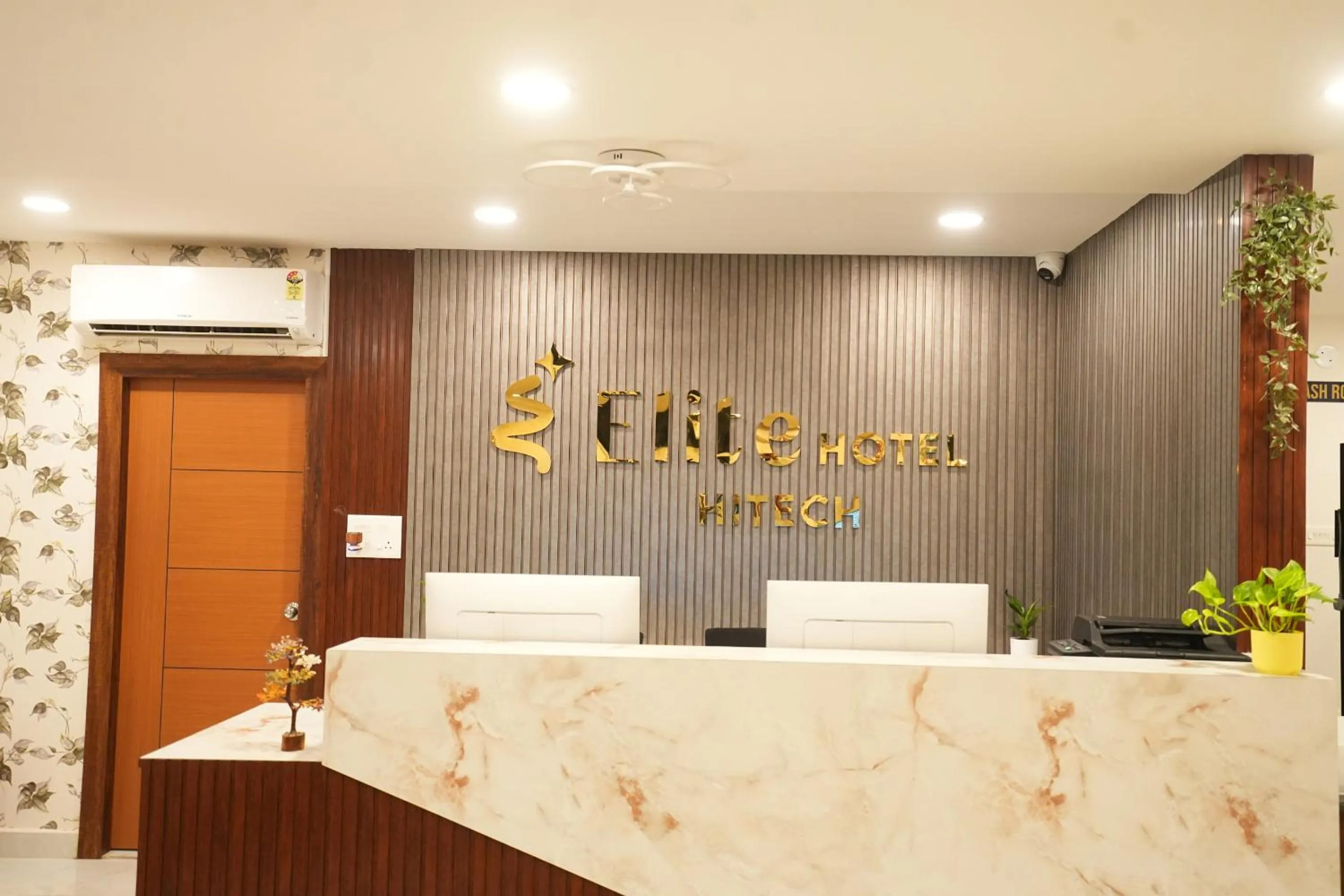 Lobby or reception in Elite Hotel HITECH