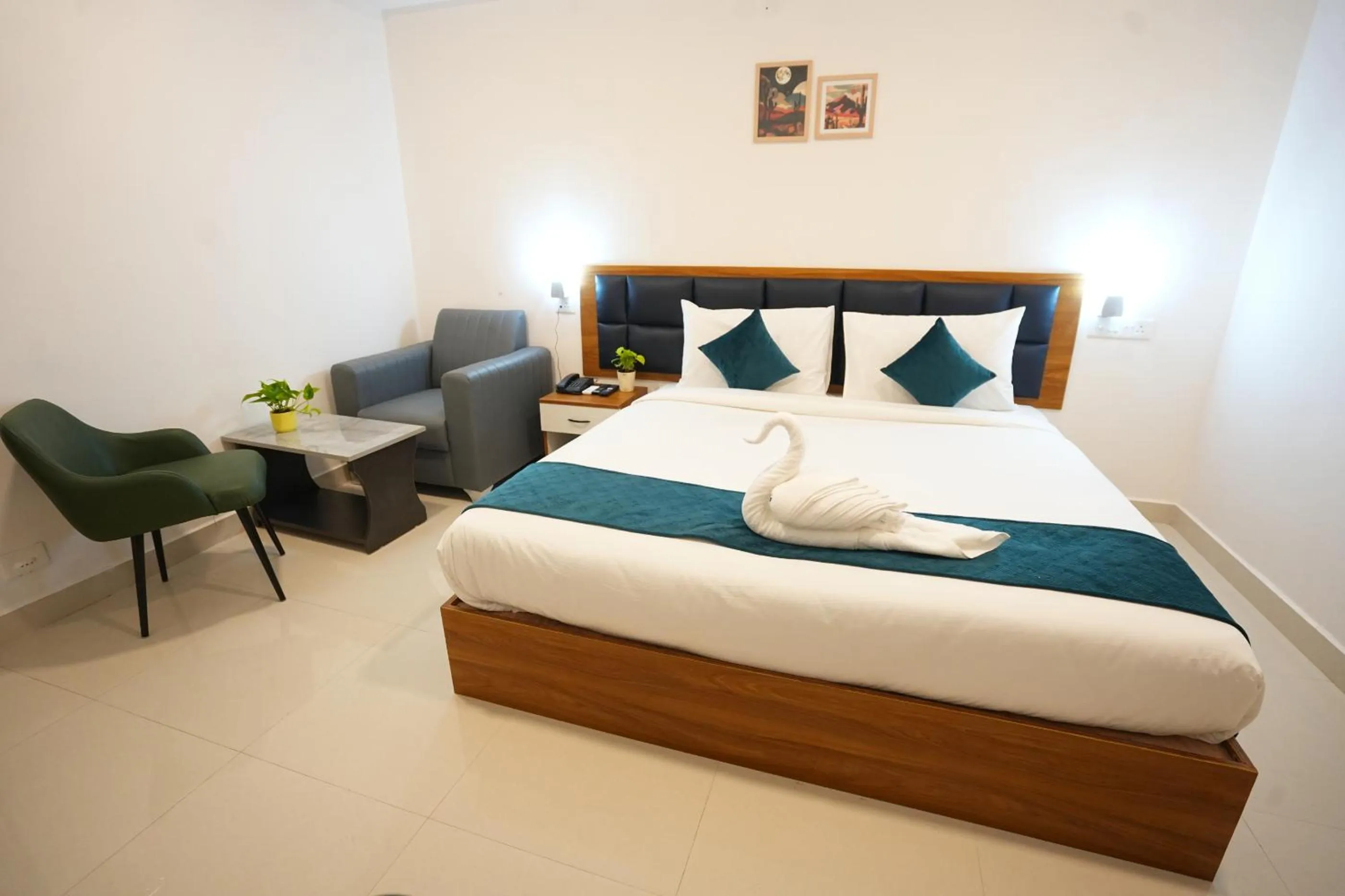 Bed in Elite Hotel HITECH