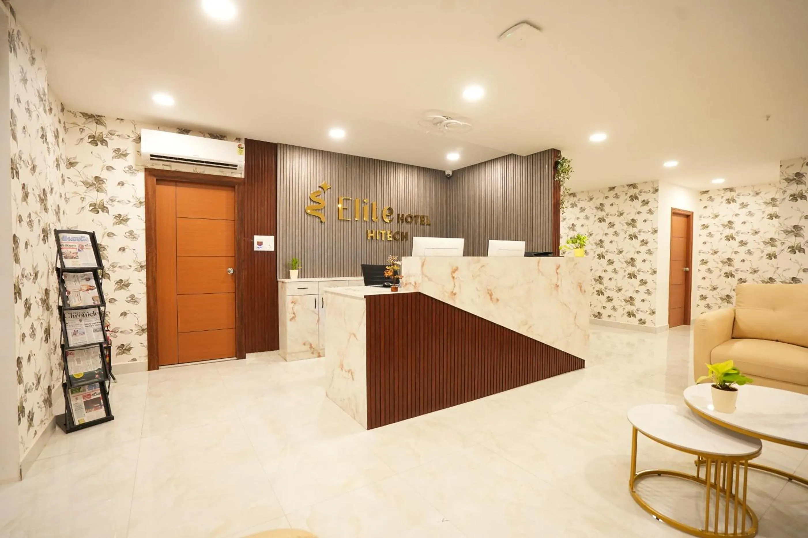 Lobby or reception in Elite Hotel HITECH