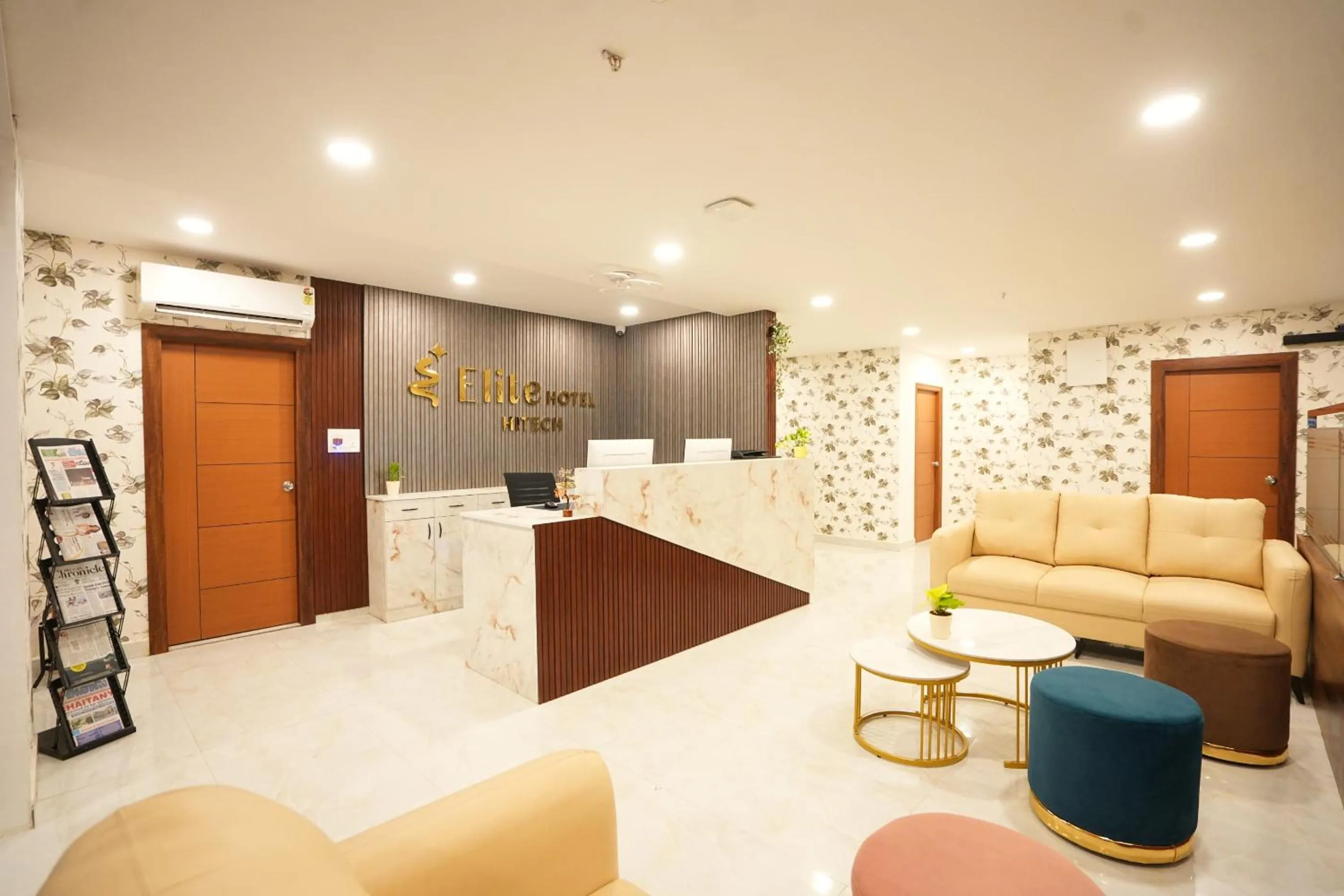Lobby or reception in Elite Hotel HITECH
