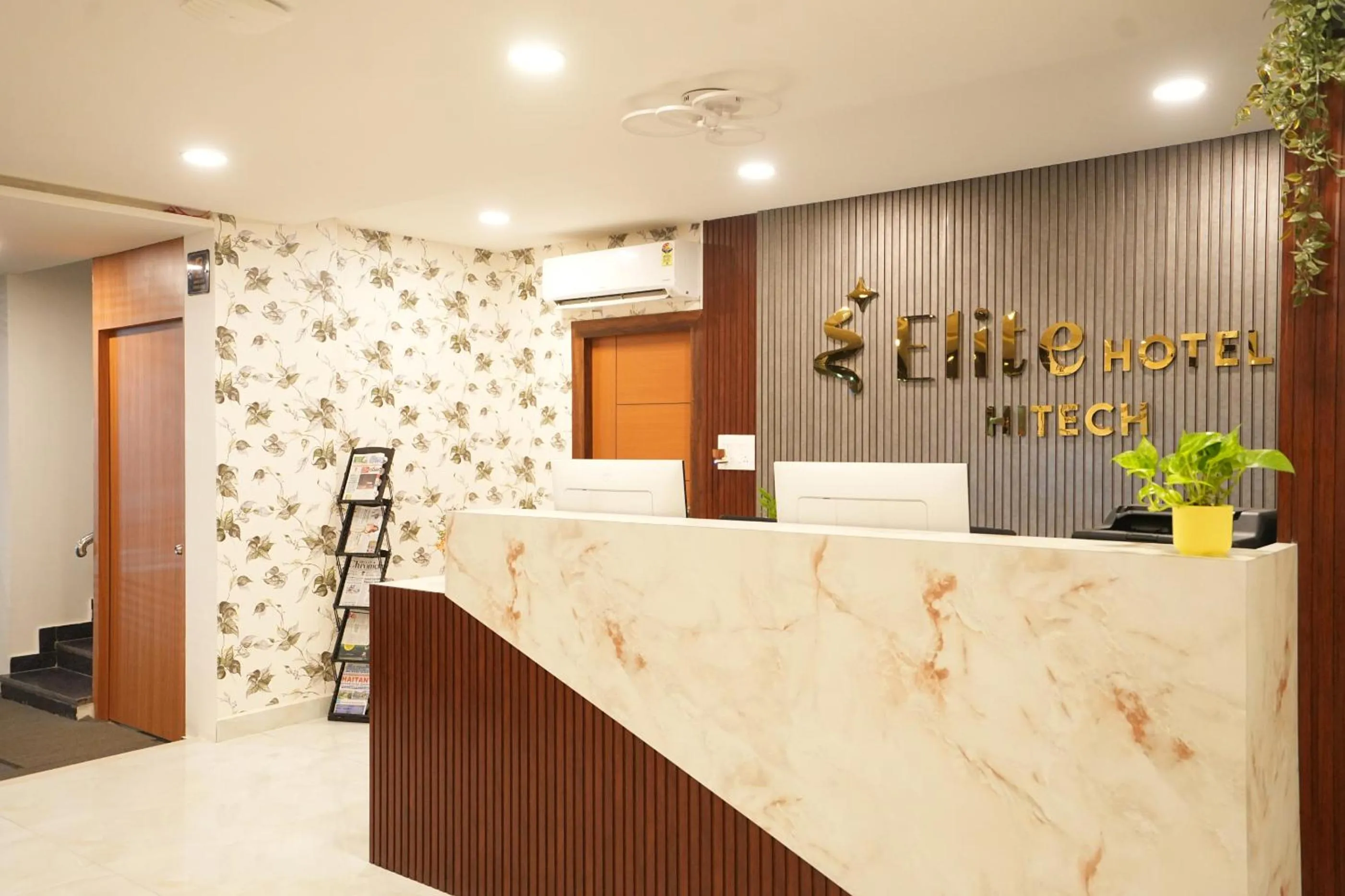 Lobby or reception in Elite Hotel HITECH