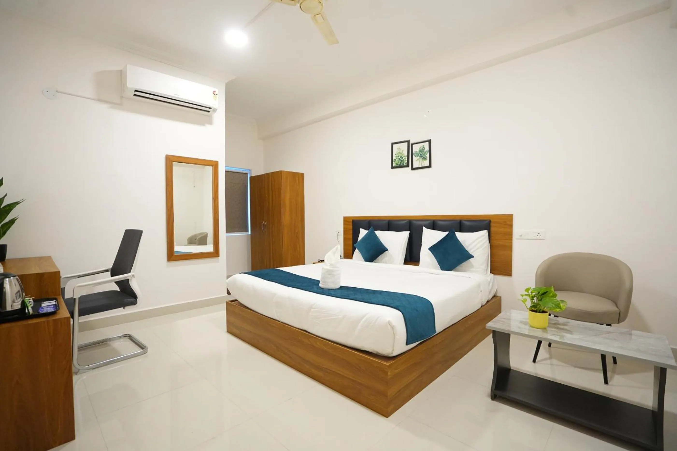 Bed in Elite Hotel HITECH