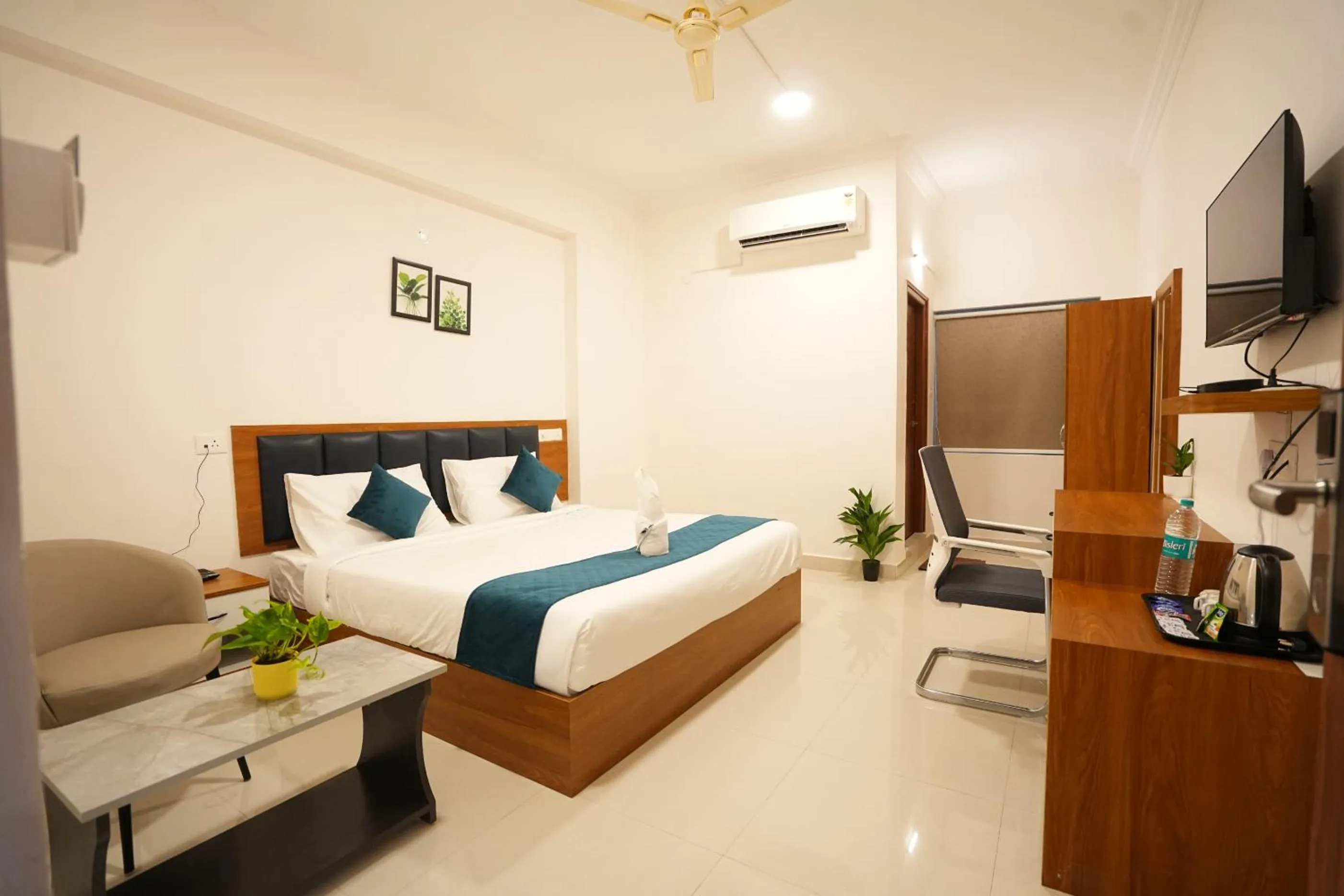 Bed in Elite Hotel HITECH