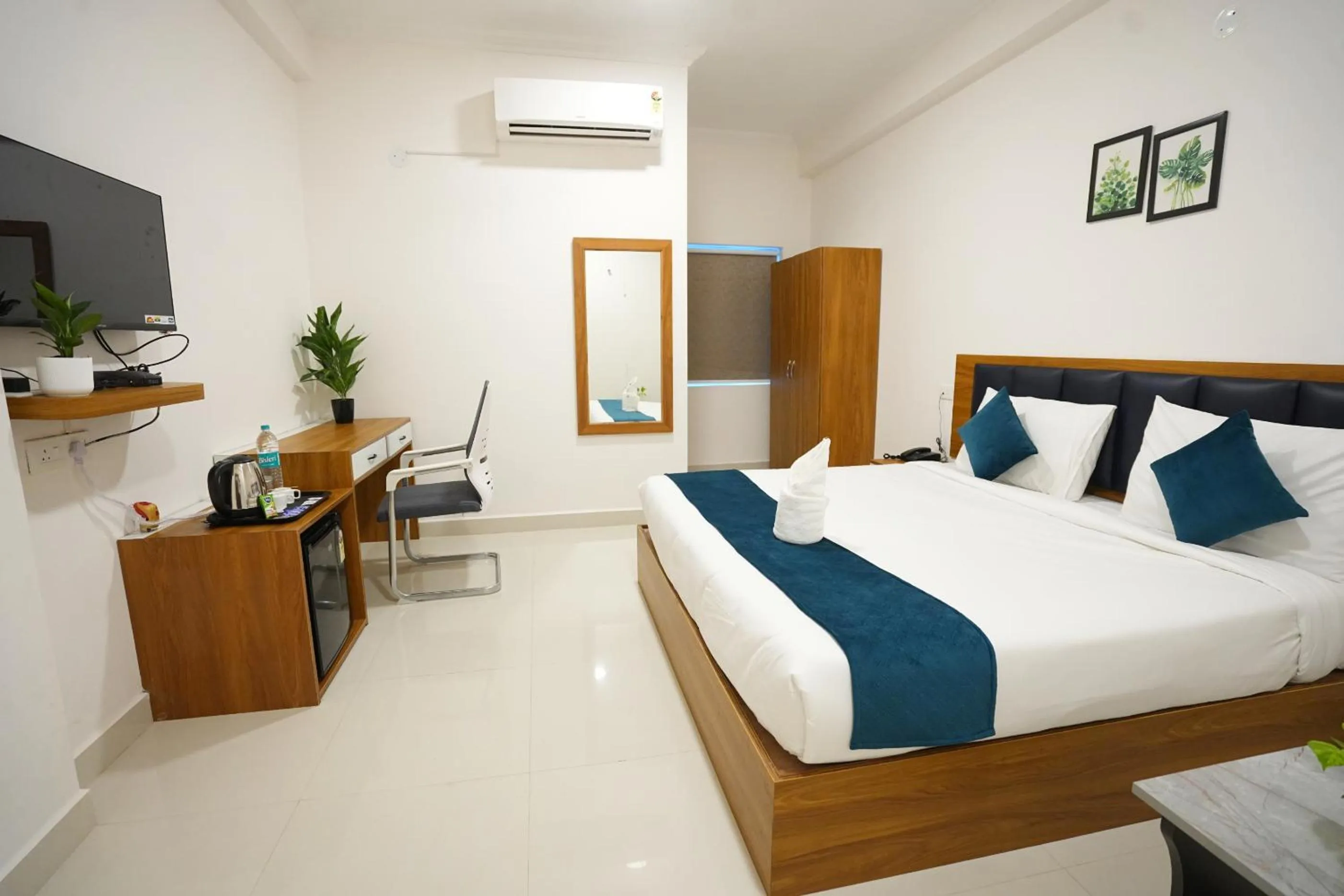 Bed in Elite Hotel HITECH