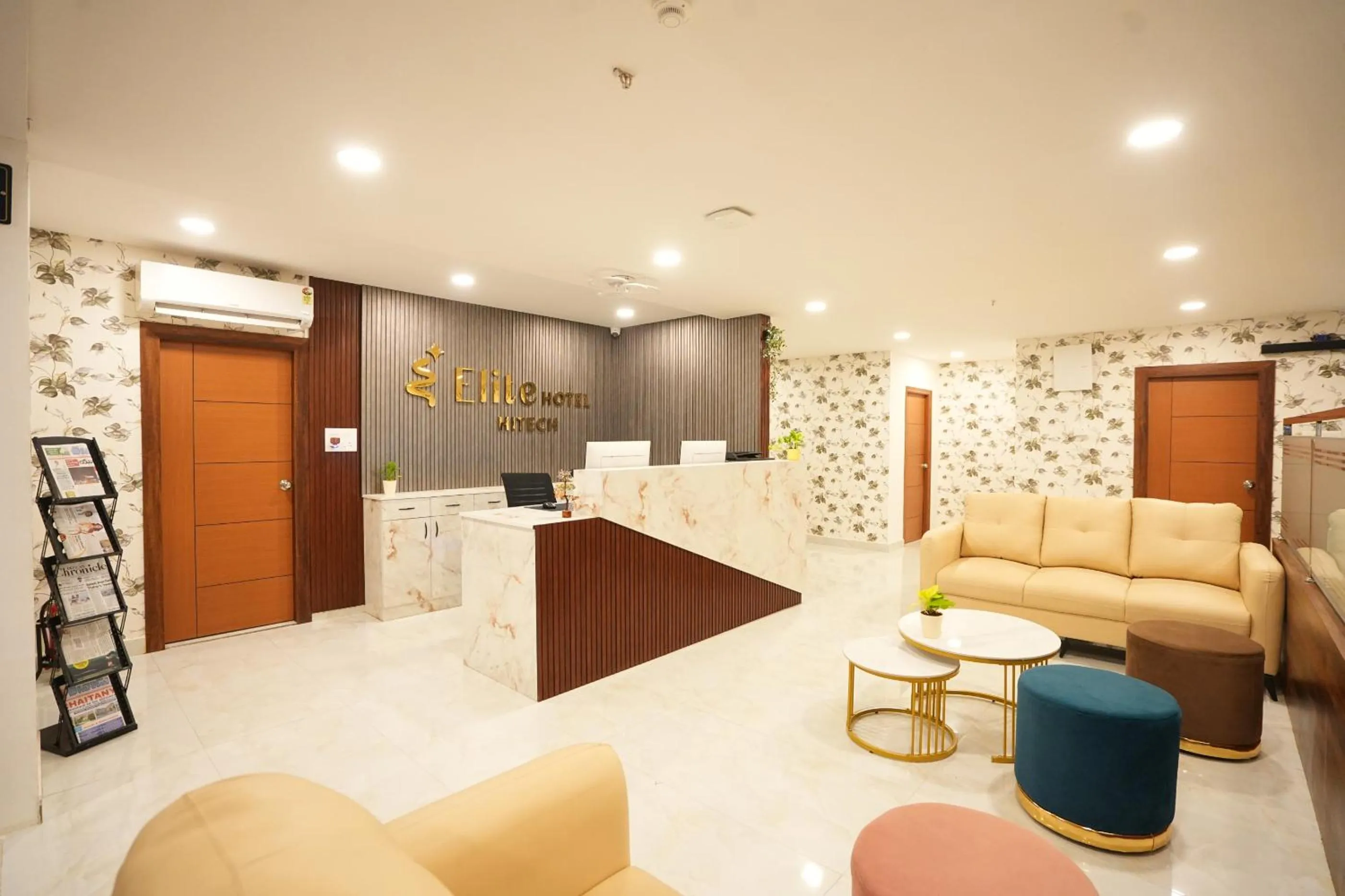 Lobby or reception in Elite Hotel HITECH