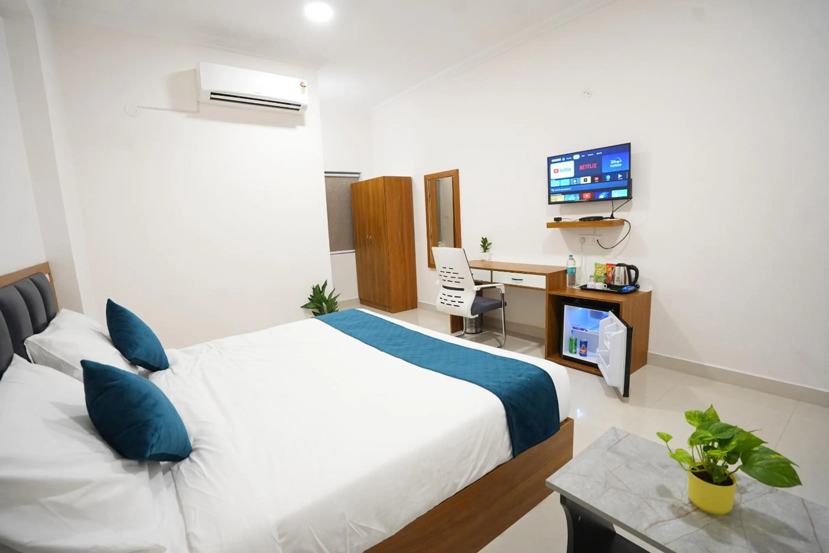 Bed in Elite Hotel HITECH