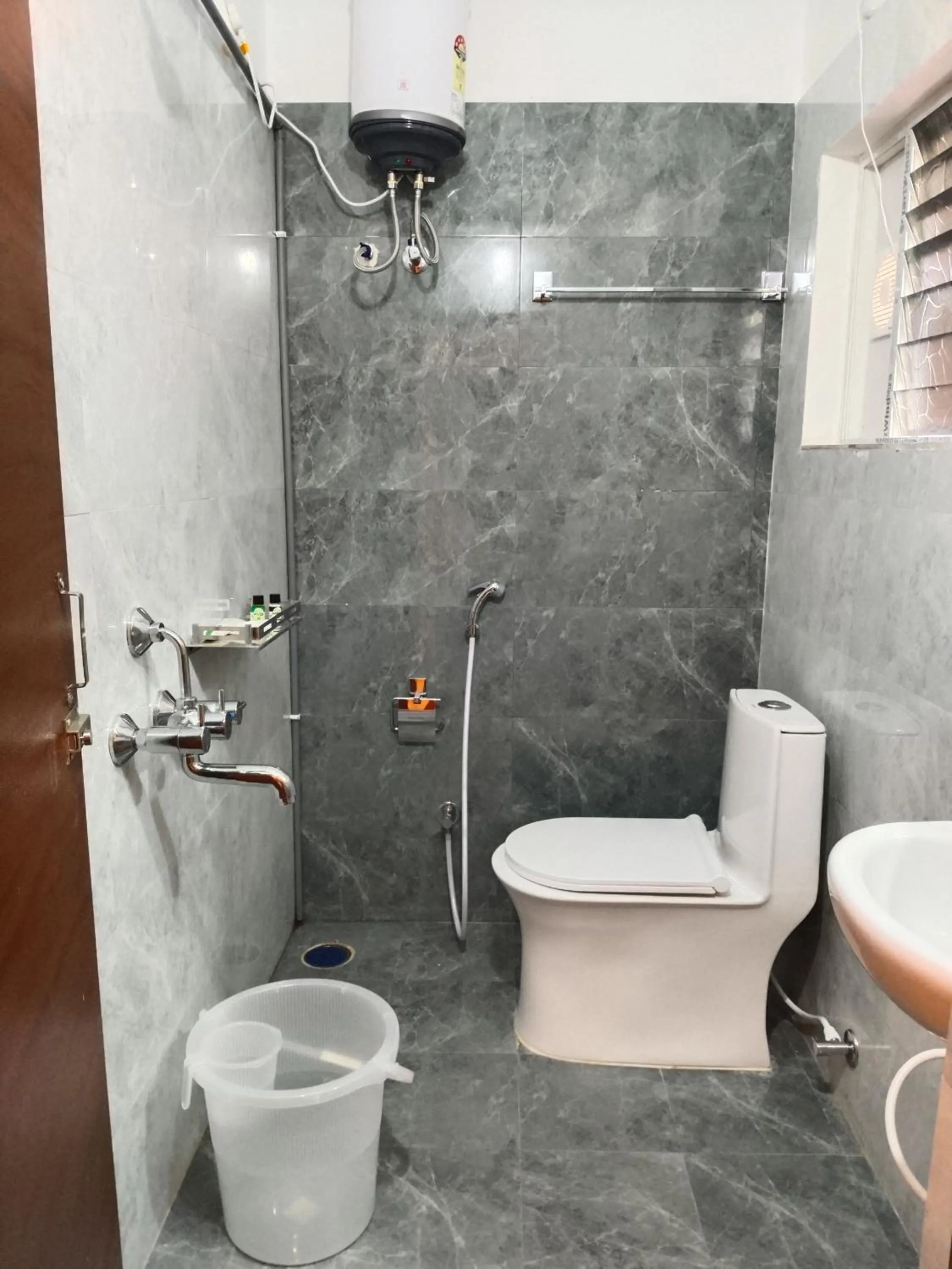 Shower in Elite Hotel HITECH