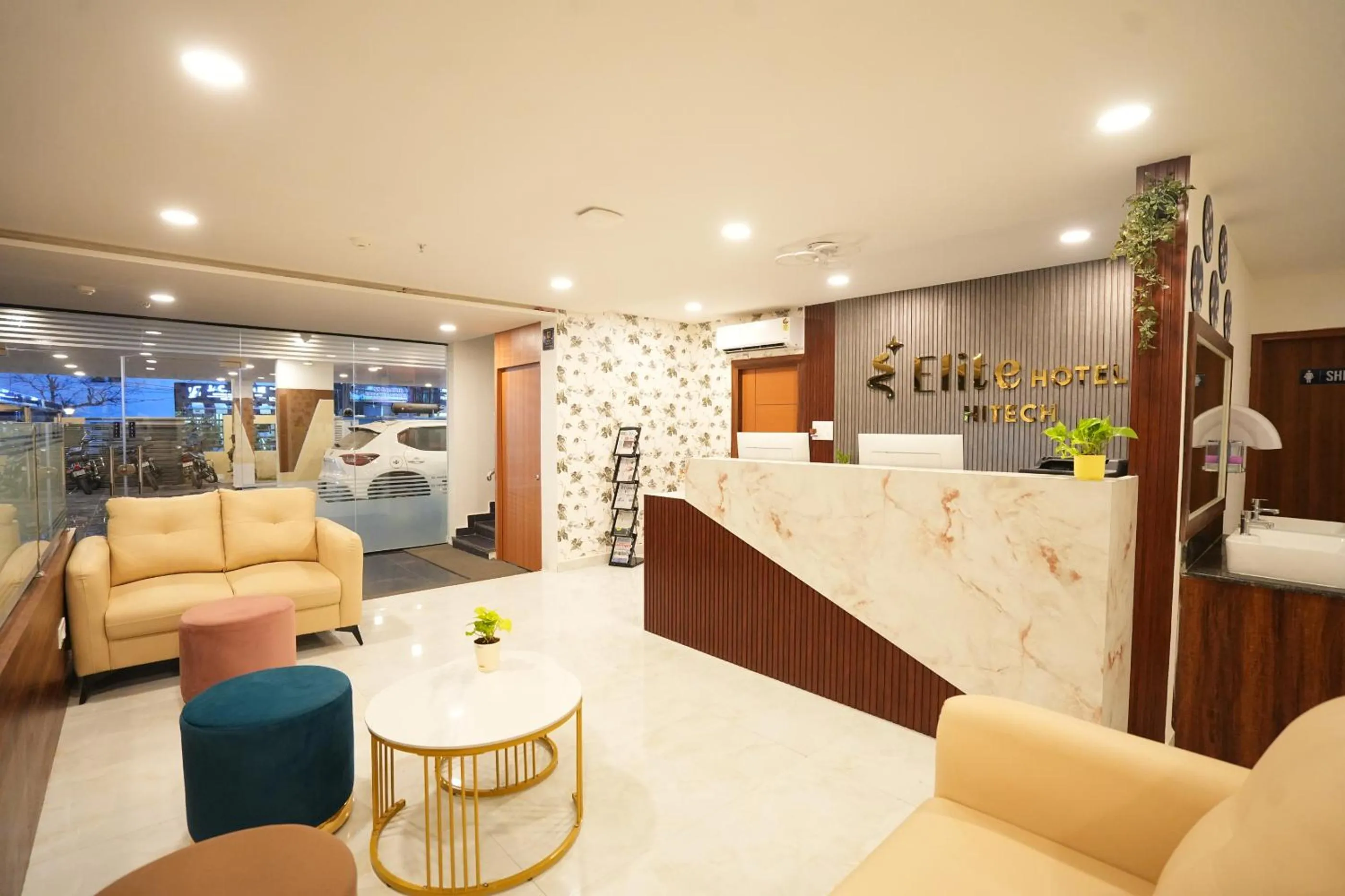 Seating area in Elite Hotel HITECH
