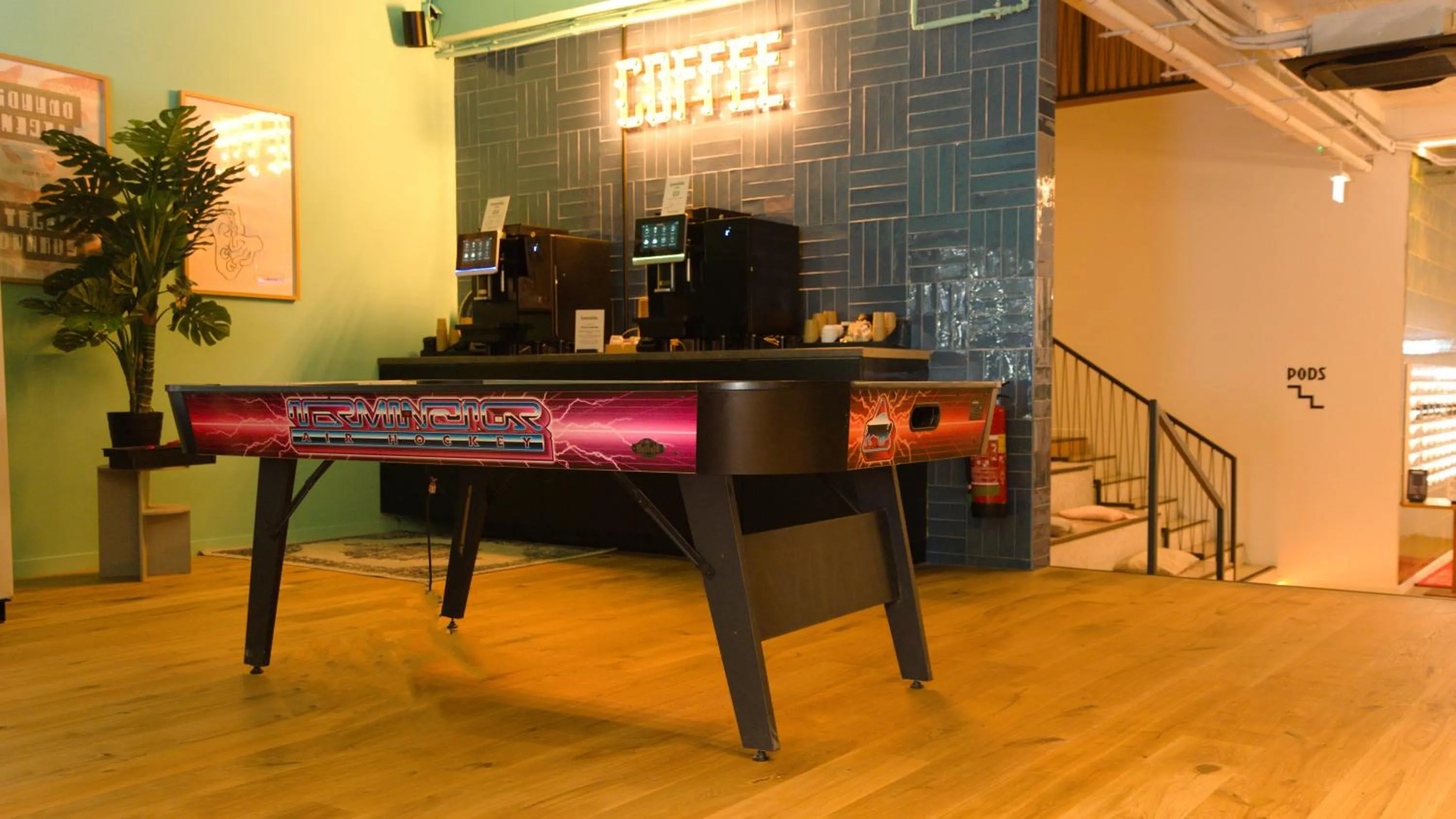 Coffee/tea facilities in De Lola Podshotel