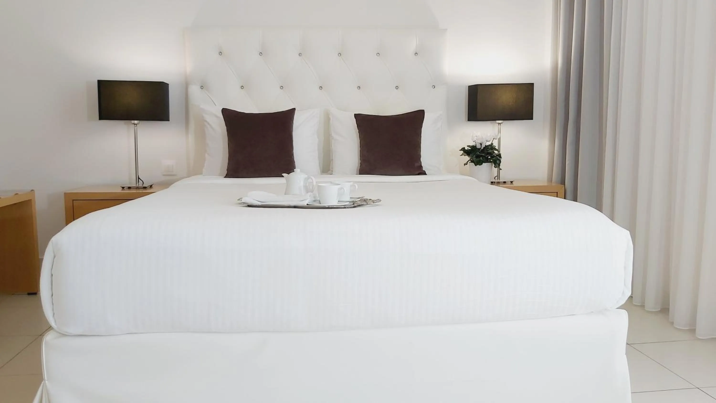 Bed in Akrogiali Exclusive Hotel (Adults Only)