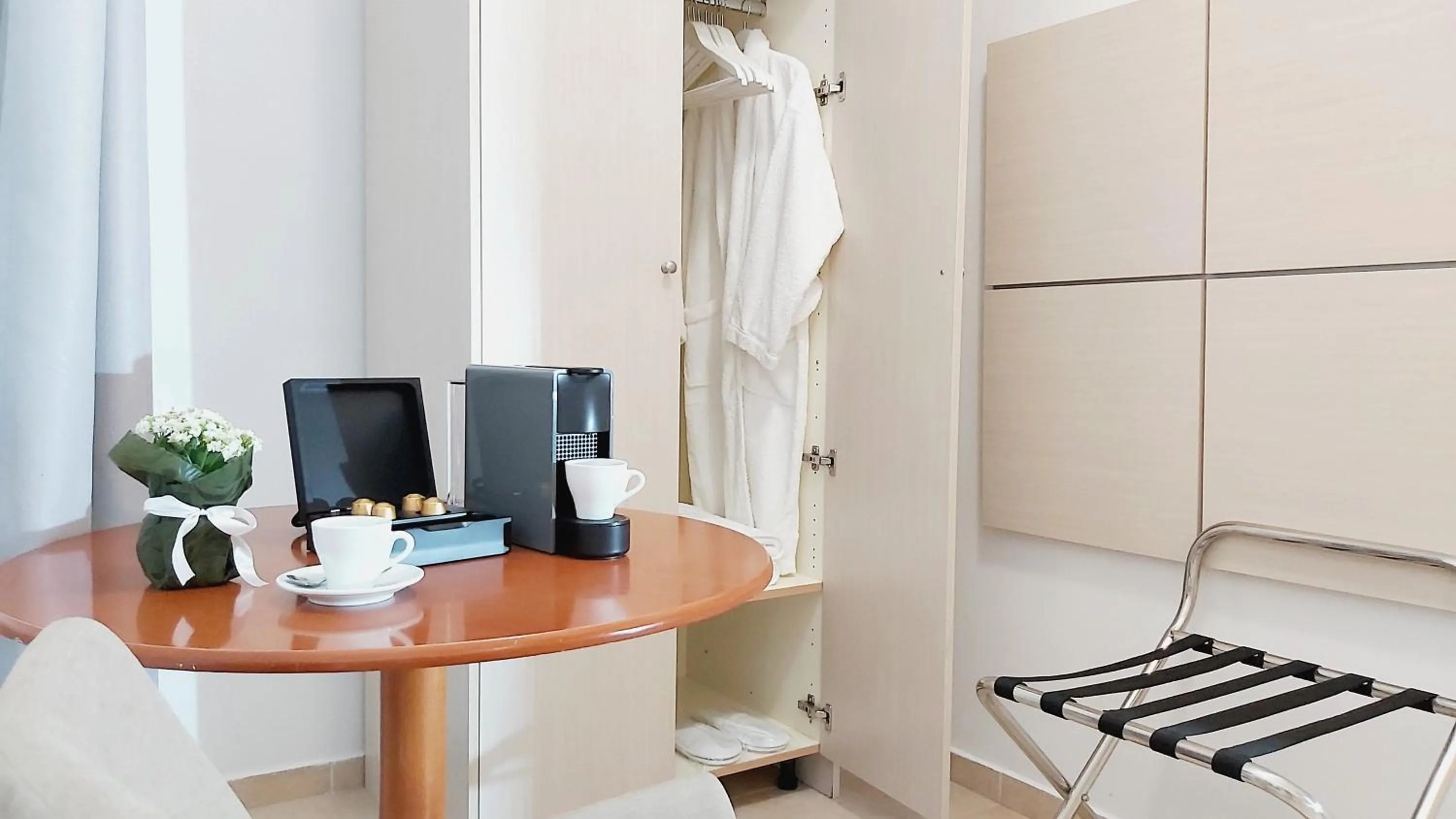 Dining area in Akrogiali Exclusive Hotel (Adults Only)