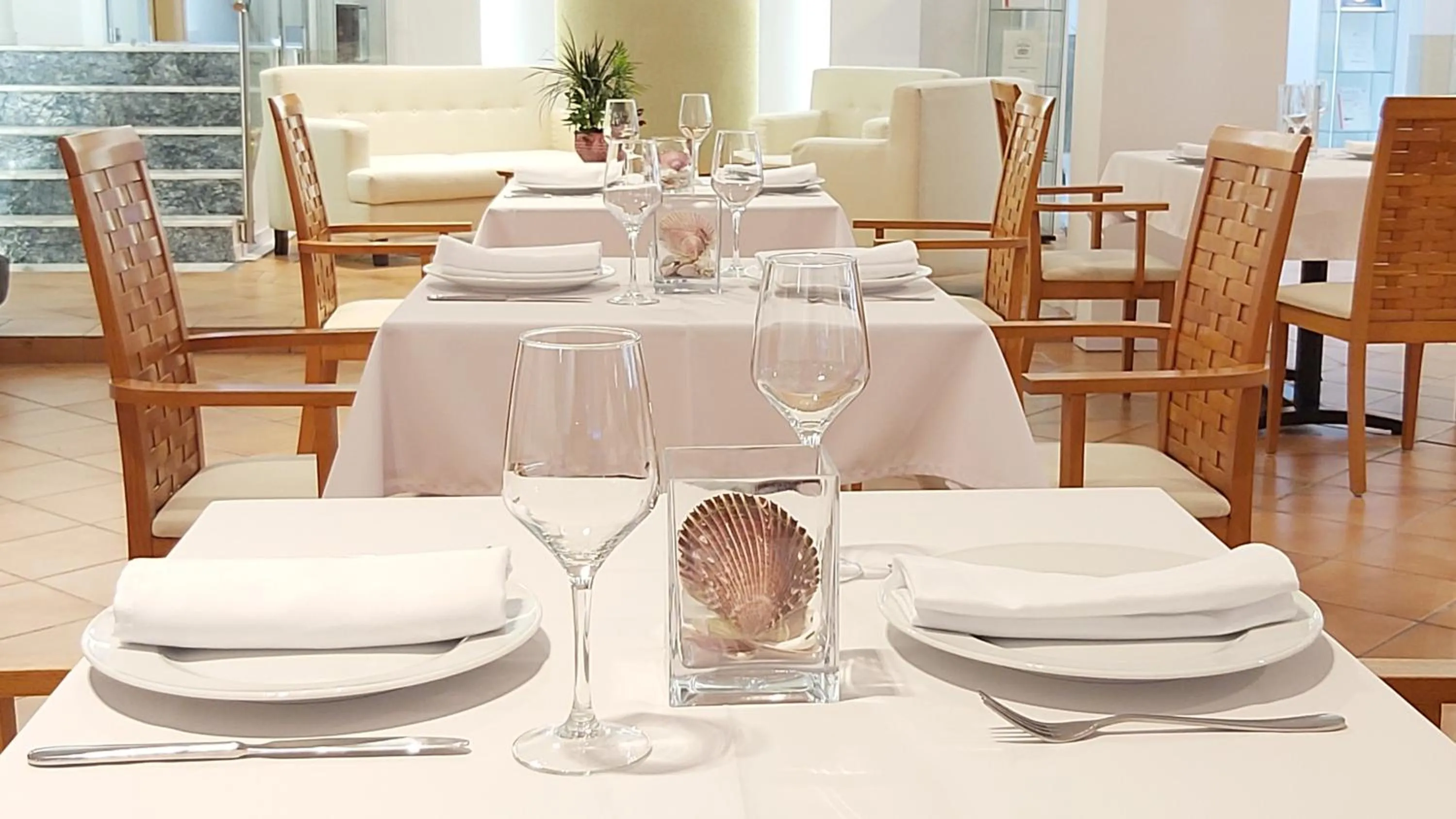Restaurant/places to eat in Akrogiali Exclusive Hotel (Adults Only)