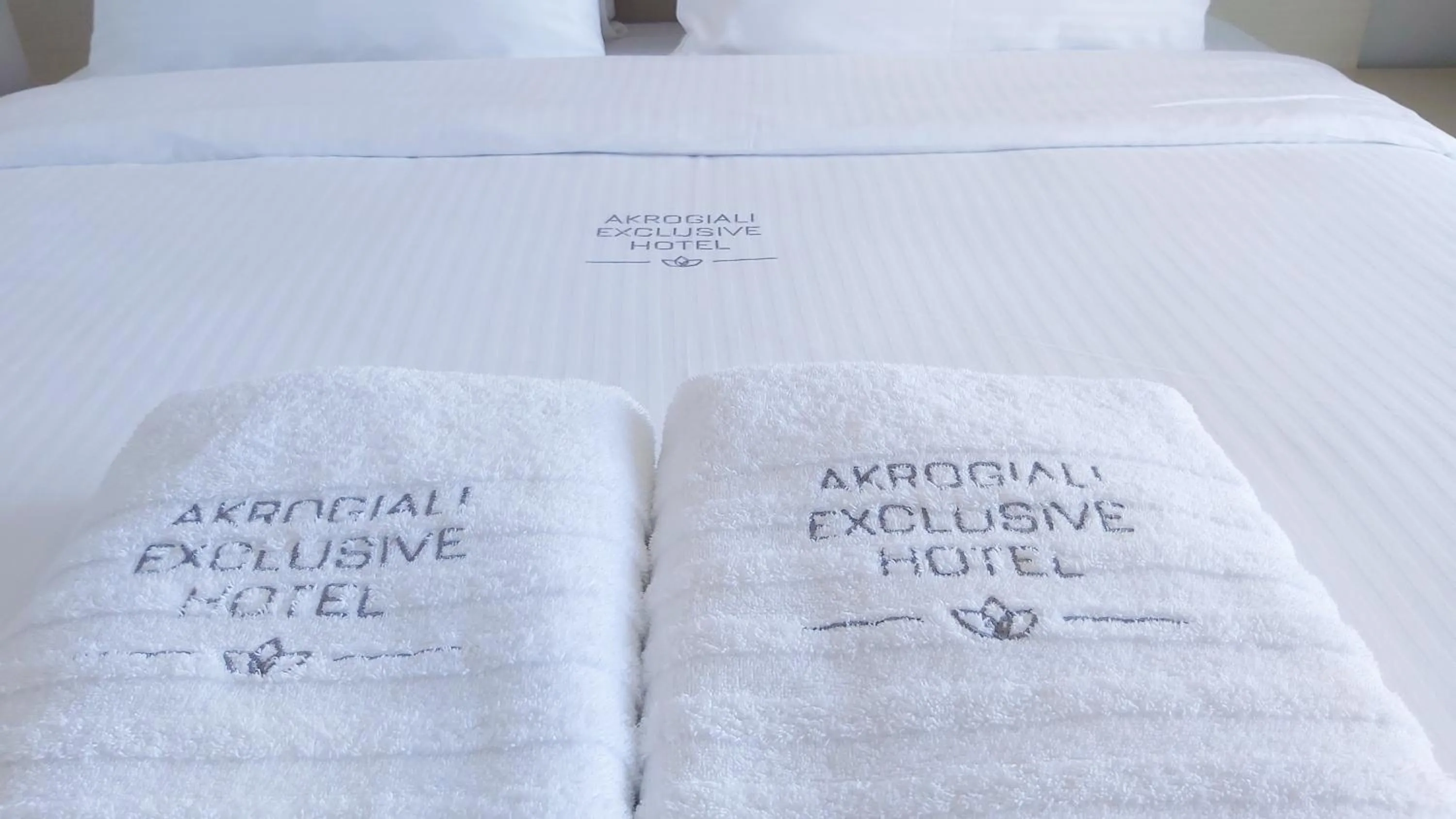 towels, Bed in Akrogiali Exclusive Hotel (Adults Only)