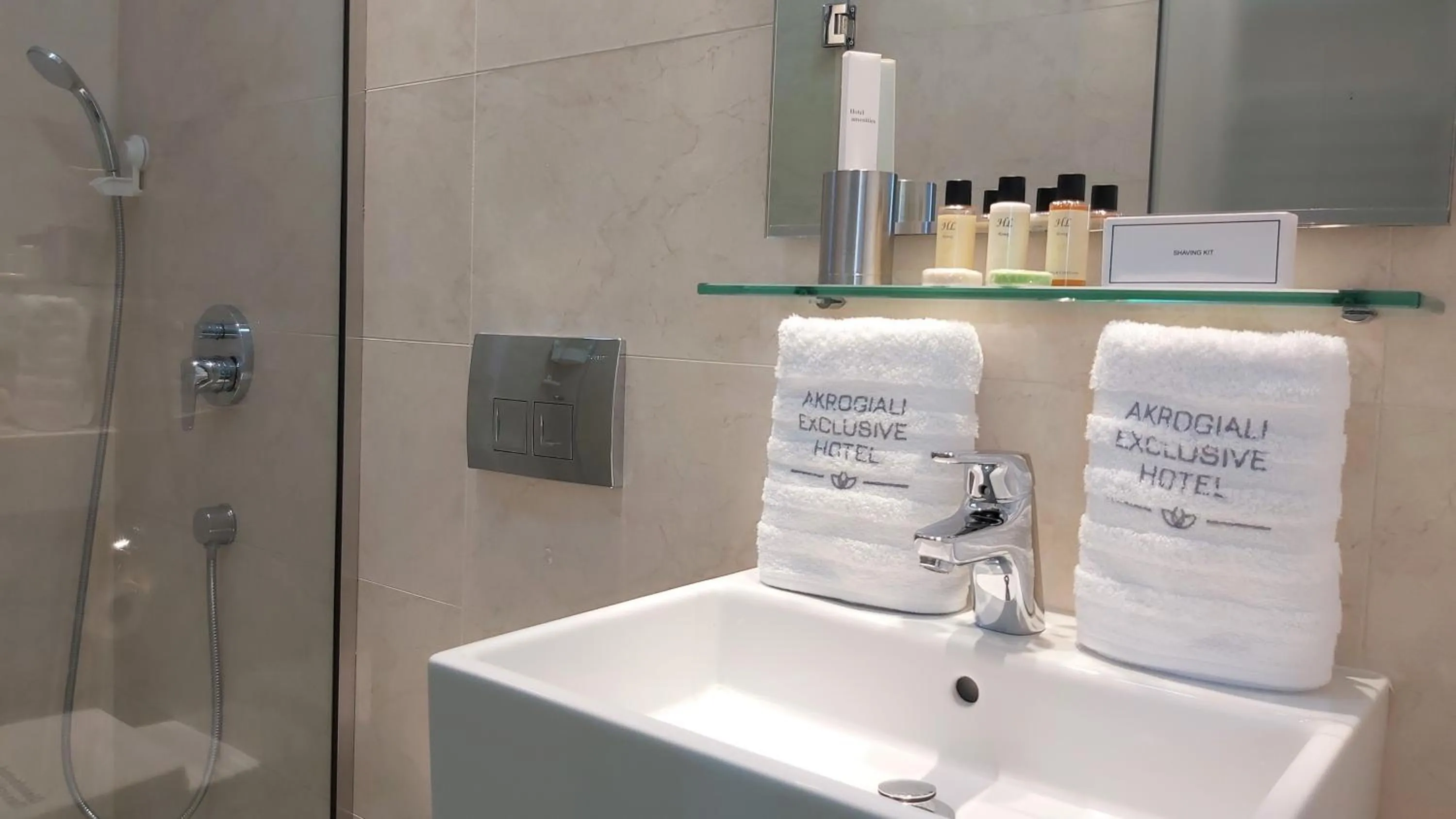 Bathroom in Akrogiali Exclusive Hotel (Adults Only)