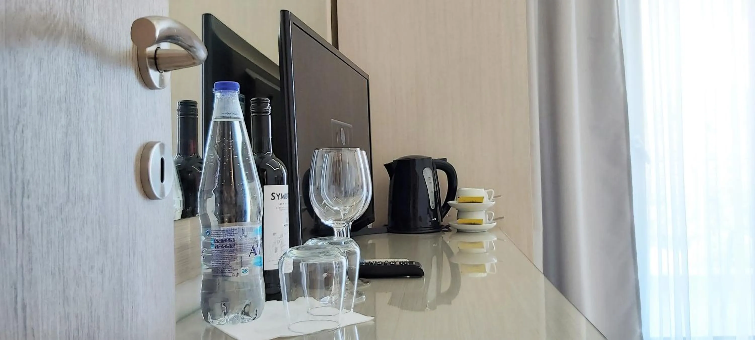 TV and multimedia in Akrogiali Exclusive Hotel (Adults Only)