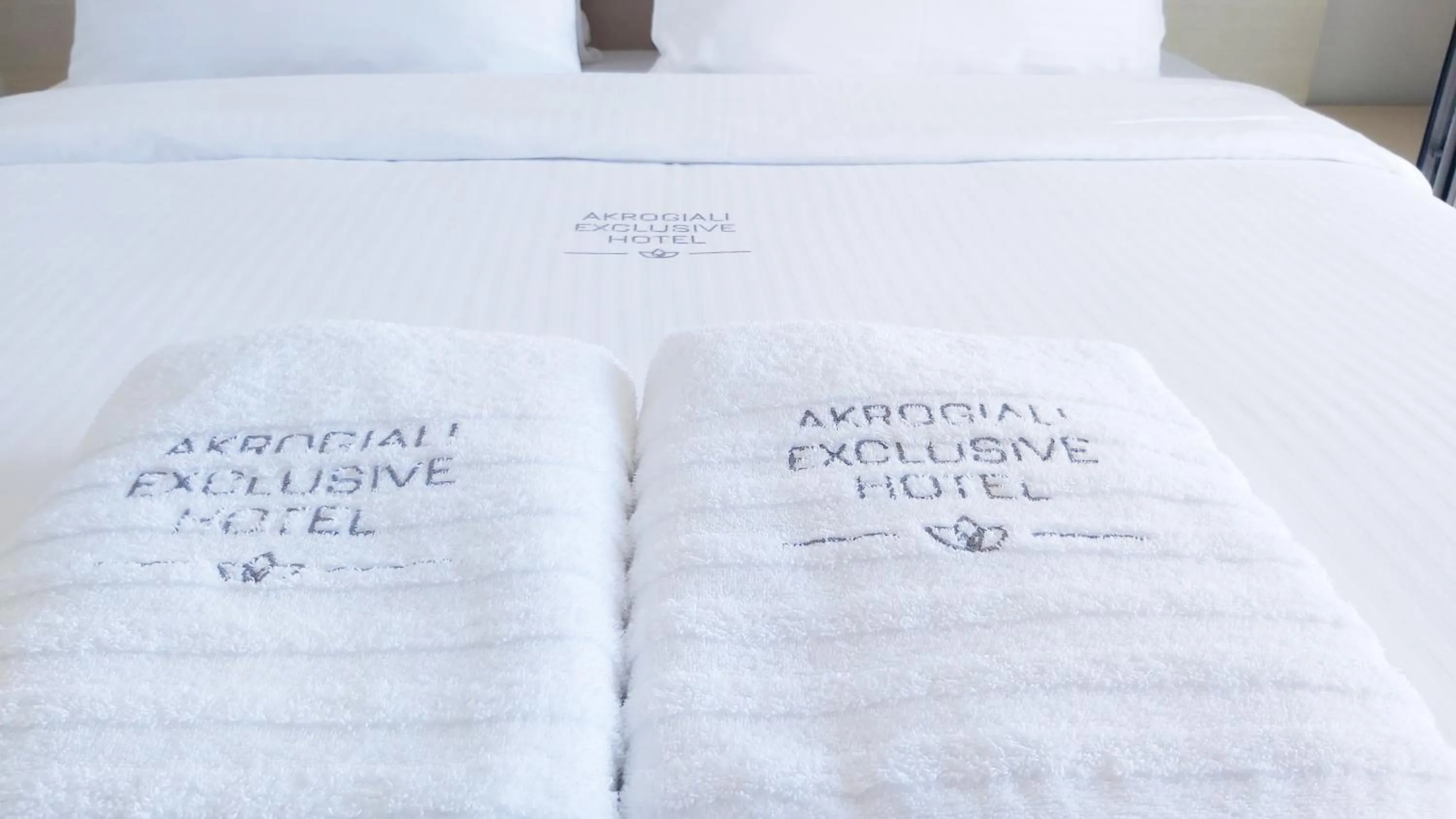 towels, Bed in Akrogiali Exclusive Hotel (Adults Only)
