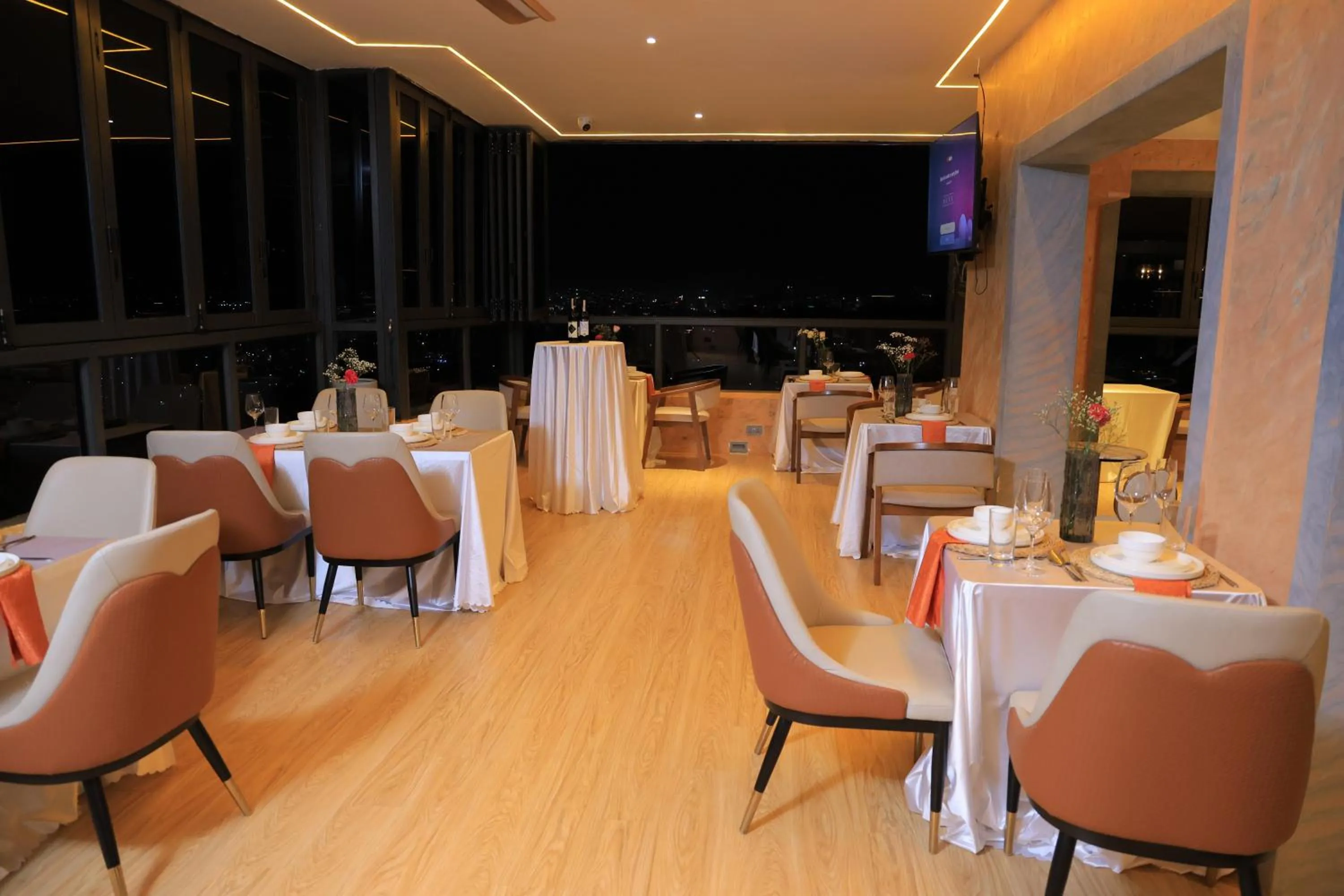 Restaurant/places to eat in Abrish Hotel and Apartment