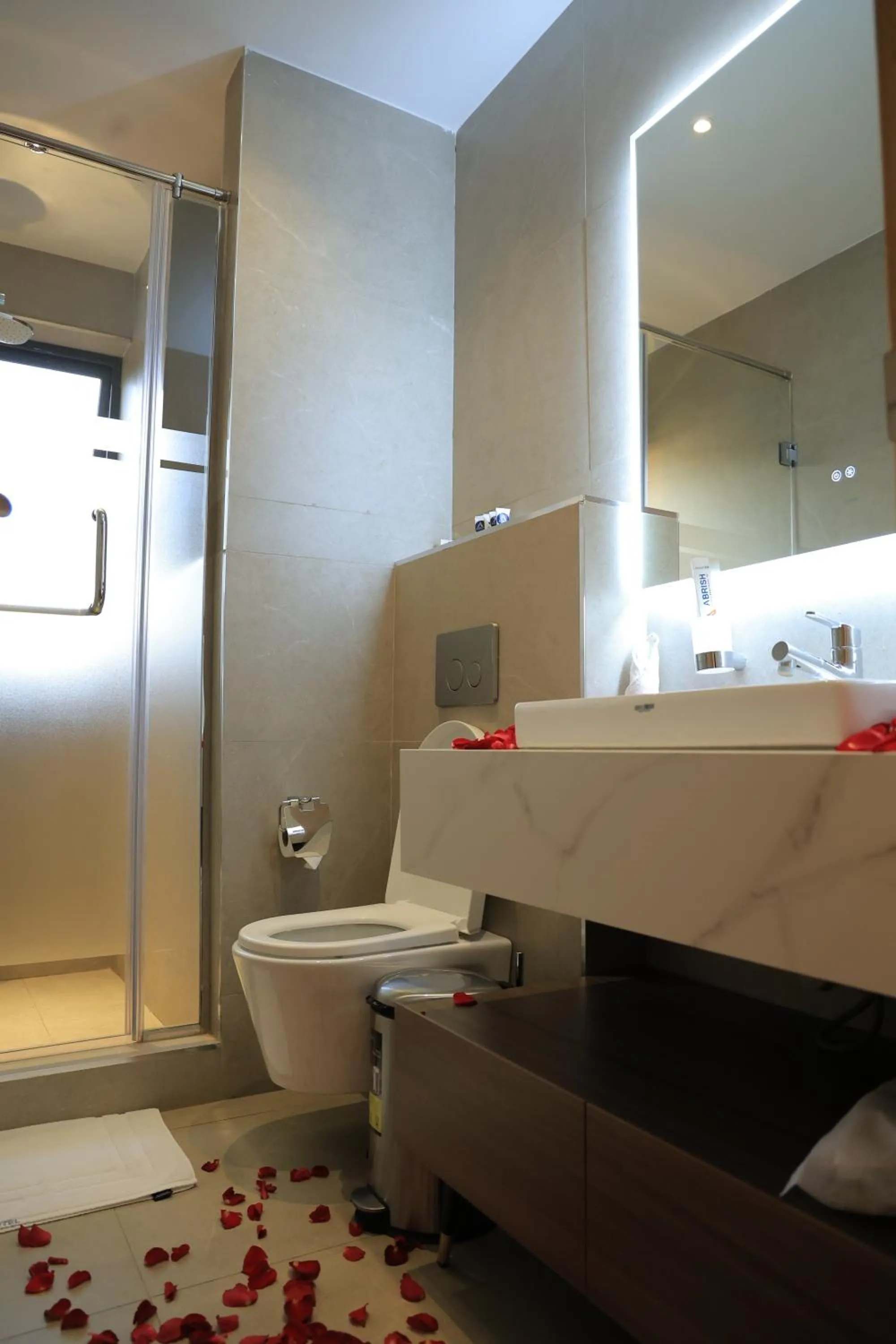 Shower in Abrish Hotel and Apartment