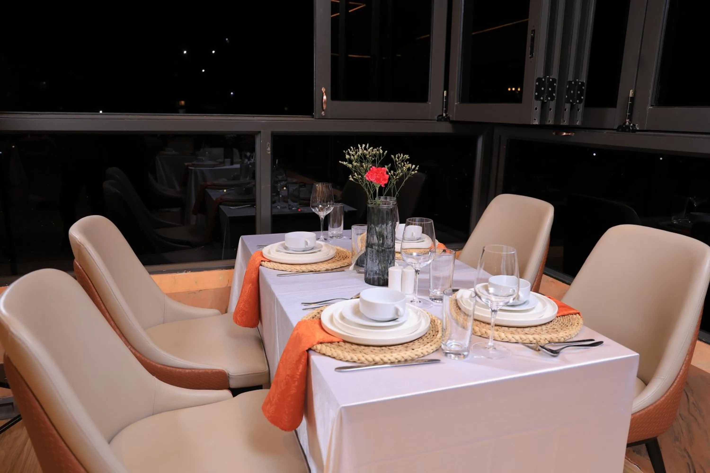 Restaurant/places to eat in Abrish Hotel and Apartment