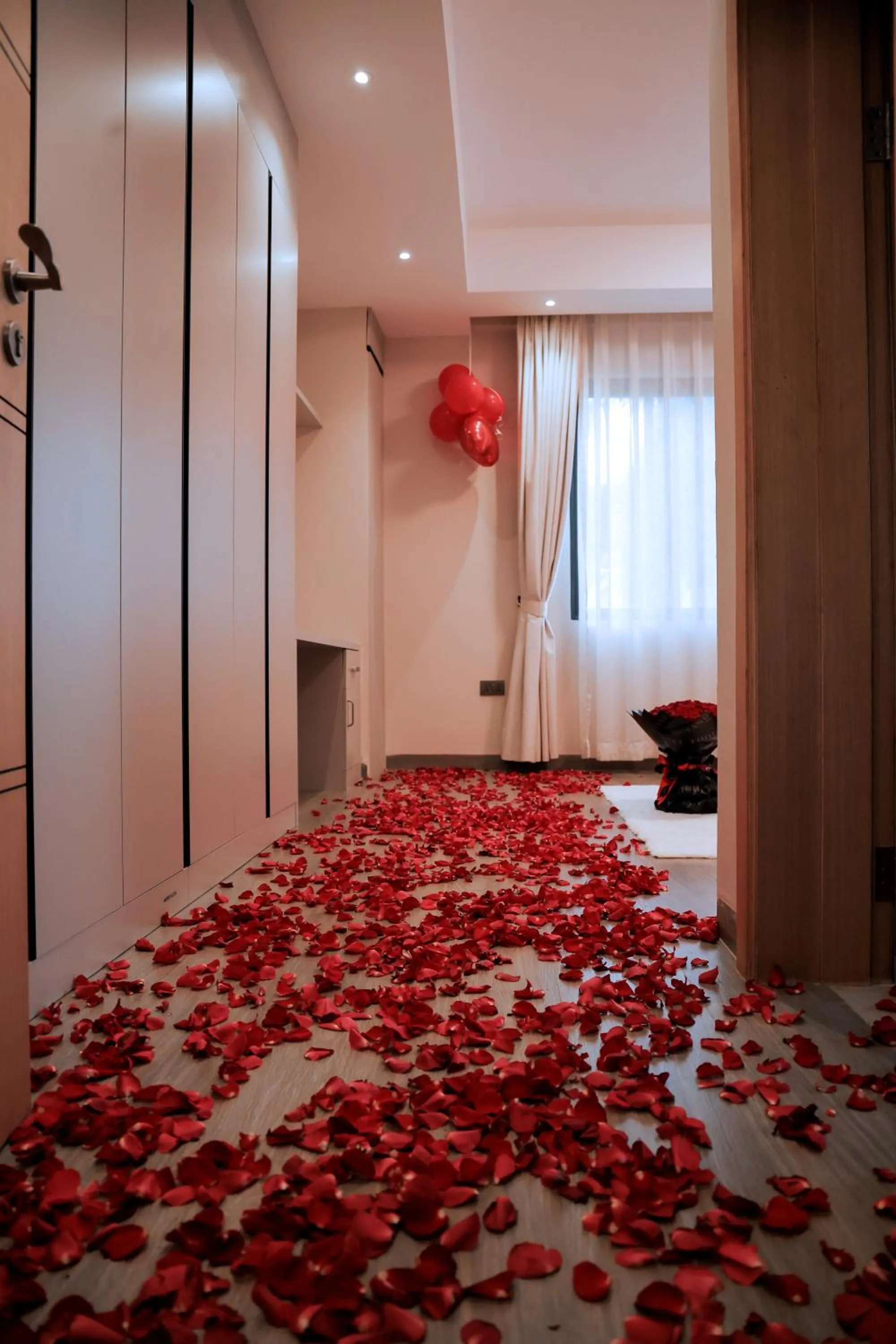 wardrobe, Bed in Abrish Hotel and Apartment