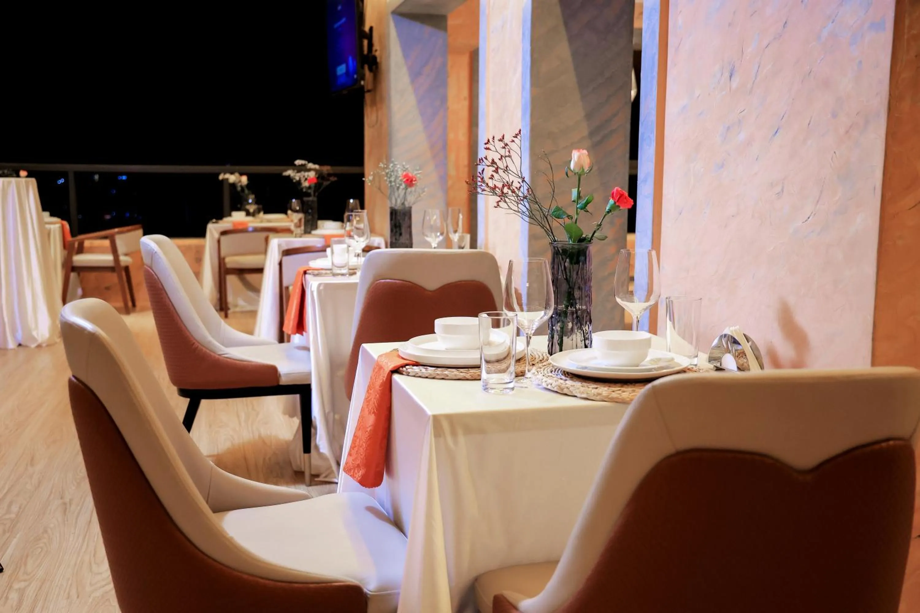 Restaurant/places to eat in Abrish Hotel and Apartment