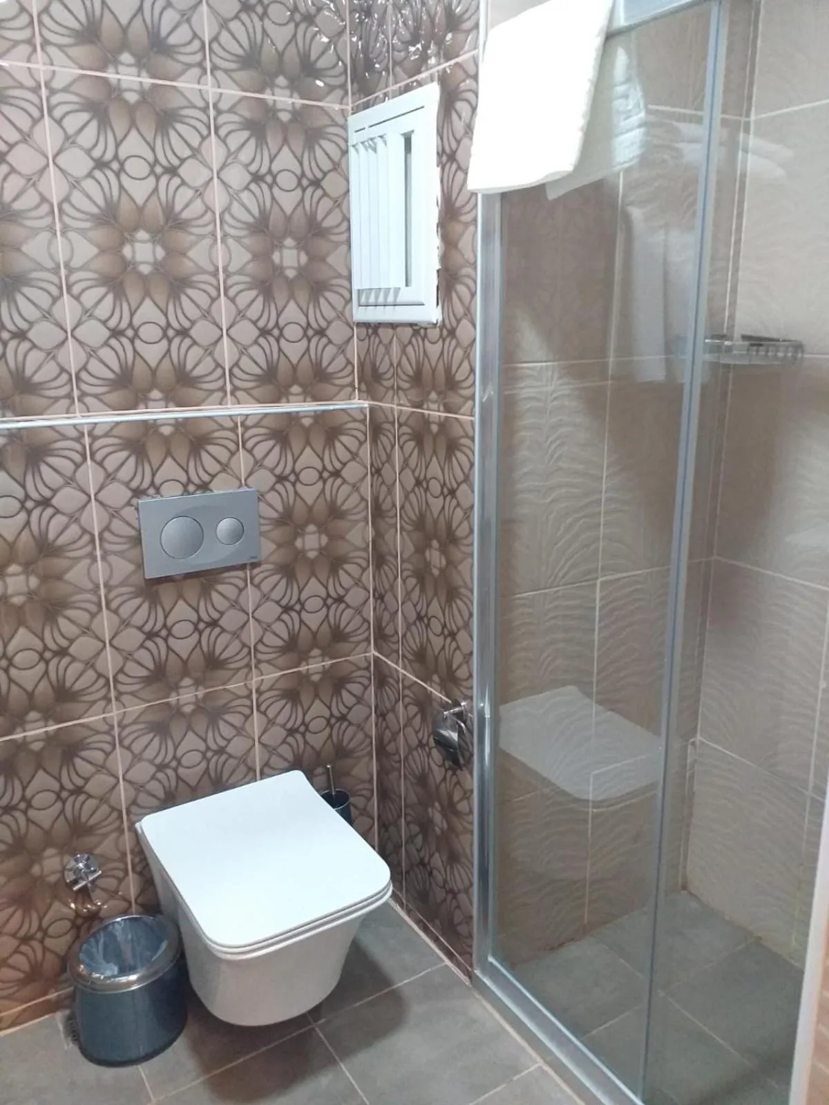 Shower in Dempa Hotel