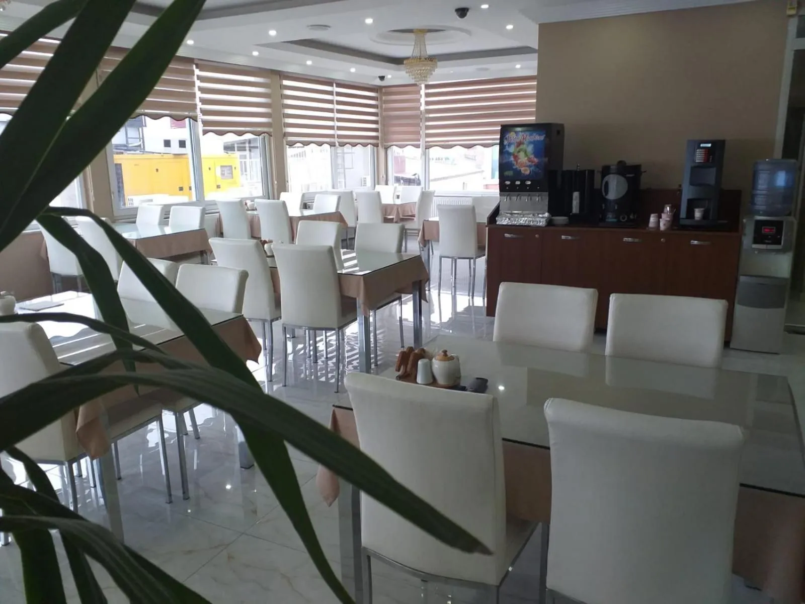 Restaurant/places to eat in Dempa Hotel