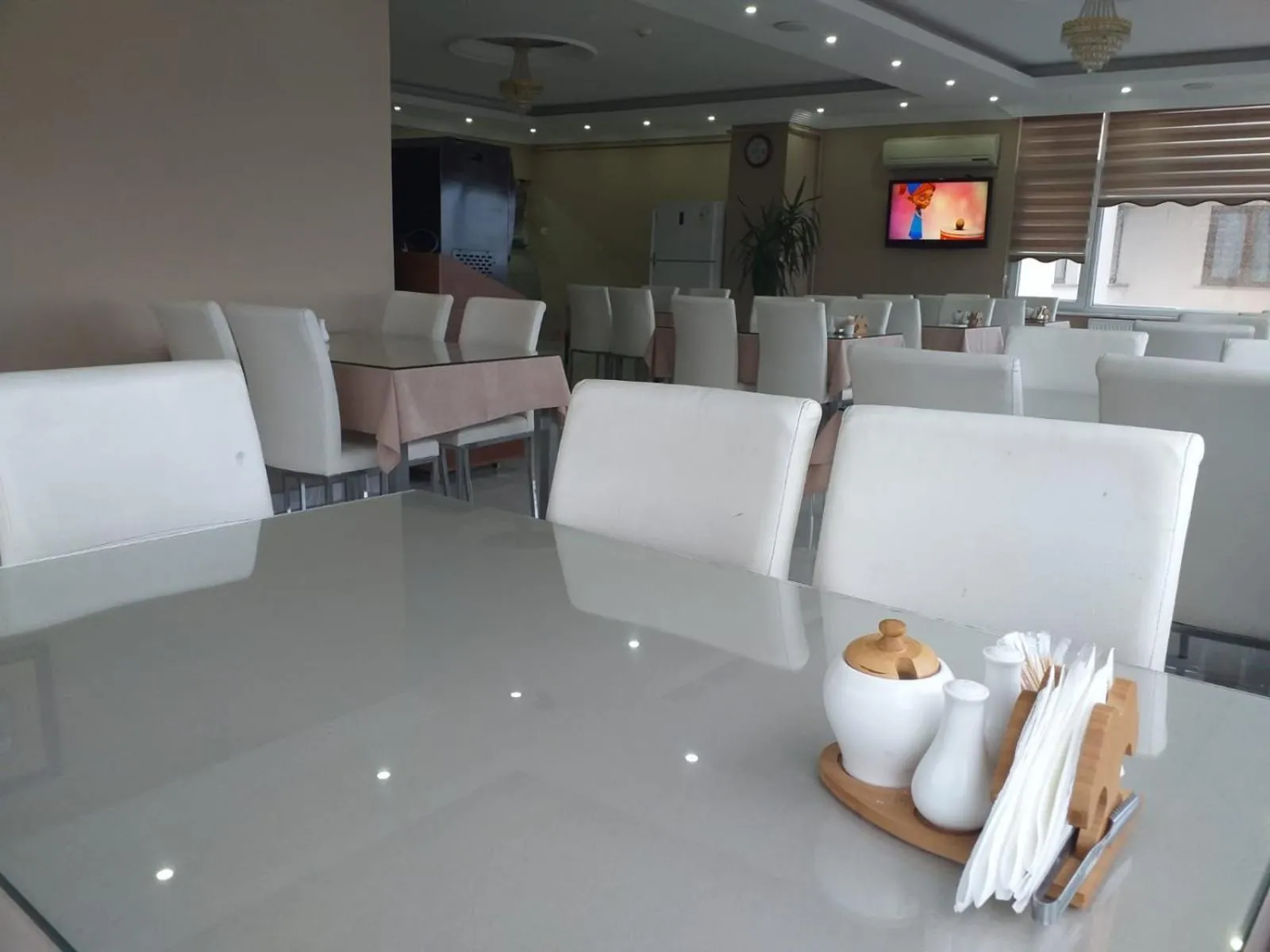 Restaurant/places to eat in Dempa Hotel