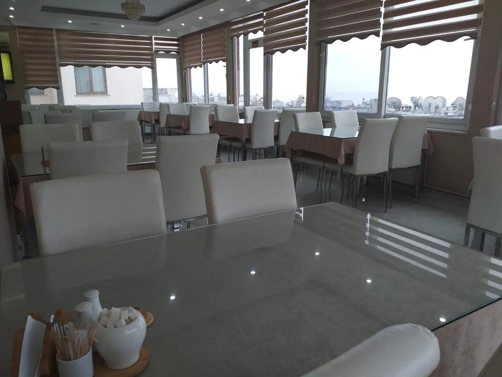 Restaurant/places to eat in Dempa Hotel