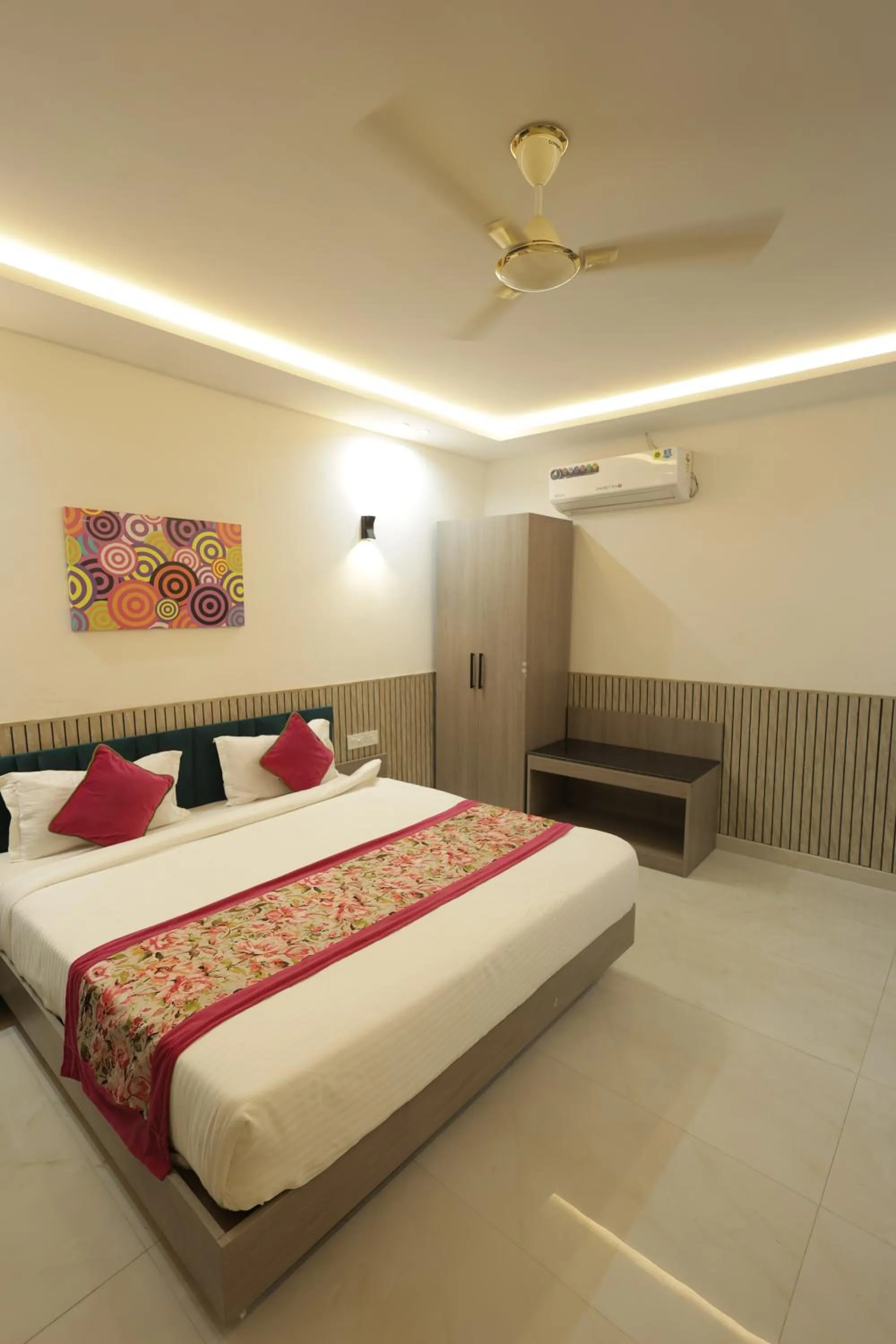 Bedroom, Bed in Hotel Grand Vasaante